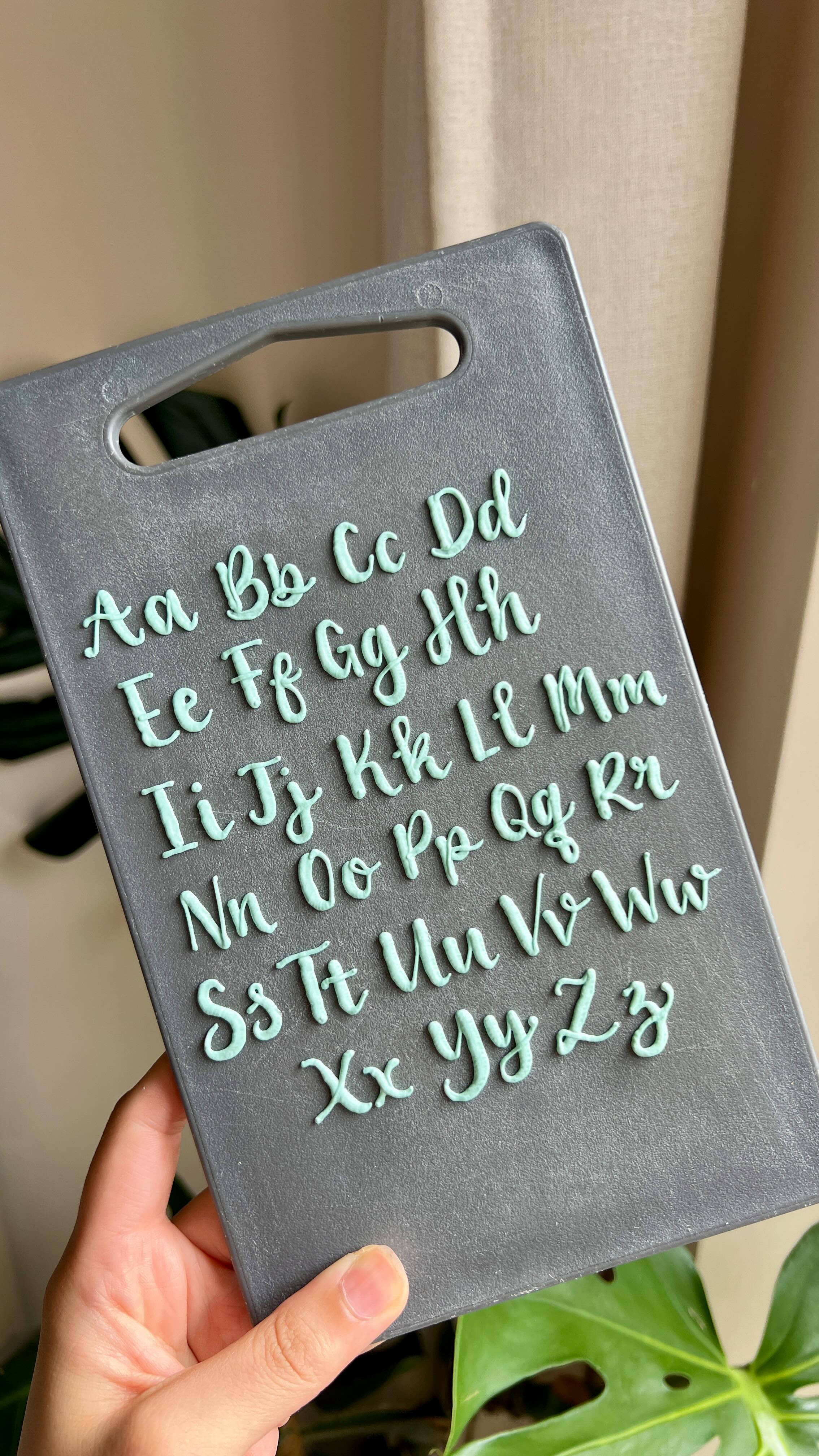 If you want to learn how to pipe beautiful letters like this, I have just the course for you!
š„ In my Learn To Letter course youāll learn:
�⢠How to get the perfect icing consistency�⢠How to practise off the cookie first�⢠The best way to hold and control your piping bag�⢠Drills to master lines, curves, shapes + full letters�⢠How to bring it all together to pipe beautifully onto cookies
Comment āLearn To Letterā for the link and a cheeky discount code! ššŖ