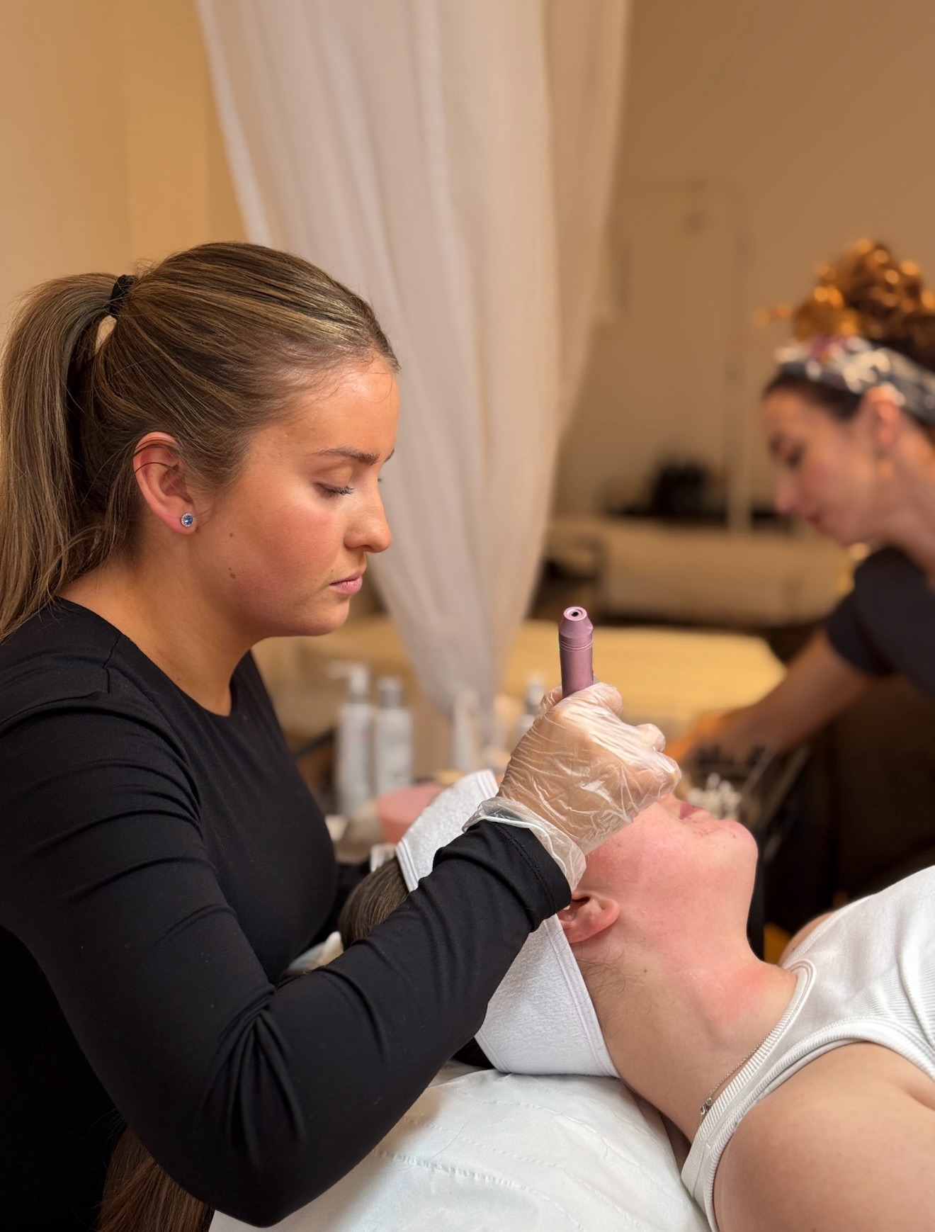 Skin courses at Blooms 🤍
If you’re looking to expand your services or you’re new to the industry, our facial courses are the perfect option.
Visit our website to find out more and book a course date | the link is in our bio.