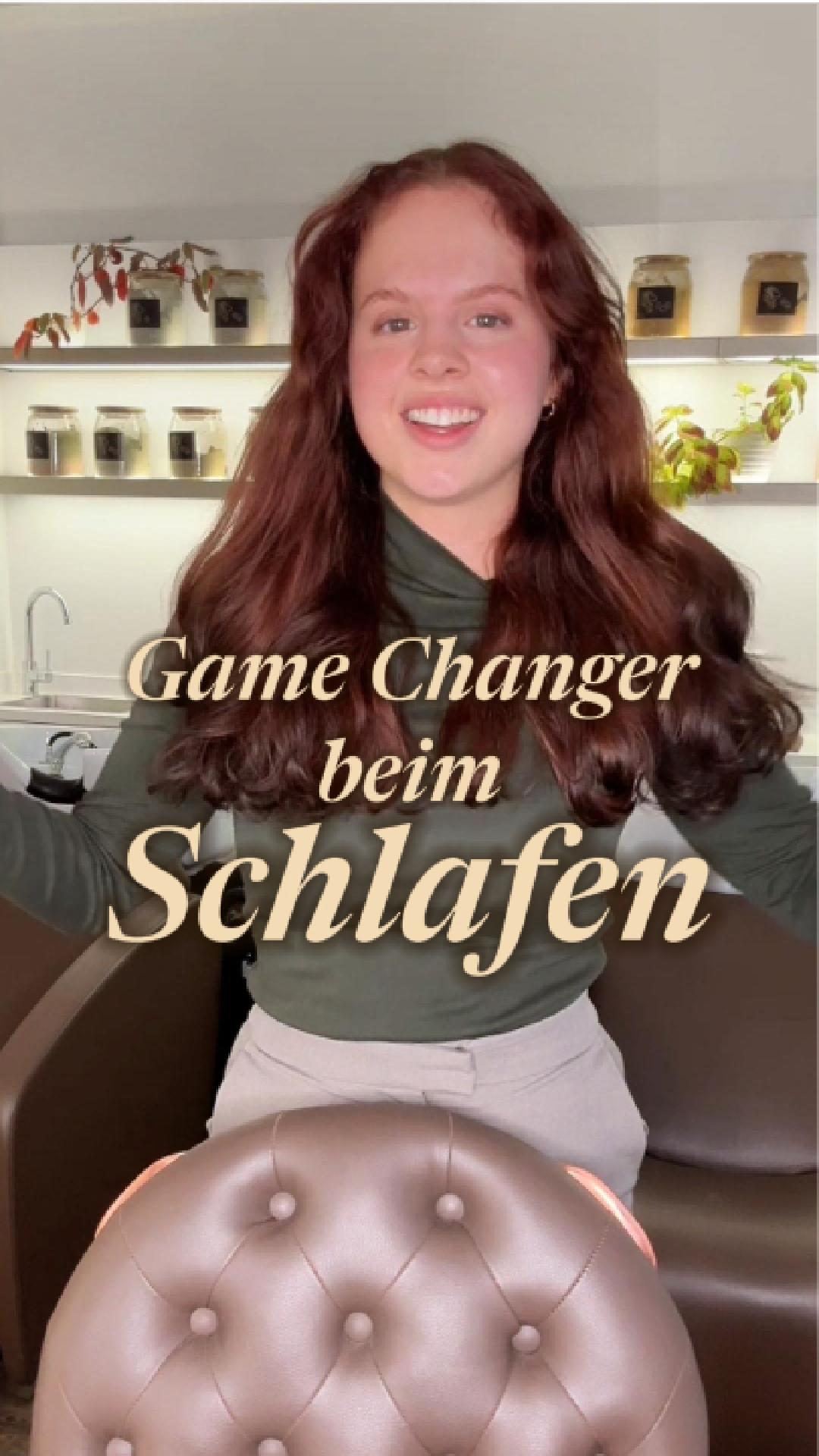 Unsere handgefertigten Seidenhaarbänder sind die perfekte Unterstützung für deine Haarpflege:
✨ sanfter Halt ohne unangenehmen Zug auf der Kopfhaut
✨ keine Abdrücke oder Knicke im Haar
✨ bewahren die natürliche Struktur von Locken und Wellen – auch über Nacht
Erhältlich in unserem Onlineshop auf lockenelite.at ☺️
#naturfriseur #lockenelite #lockenfriseur #vegan #locken #wien #hairstyling
