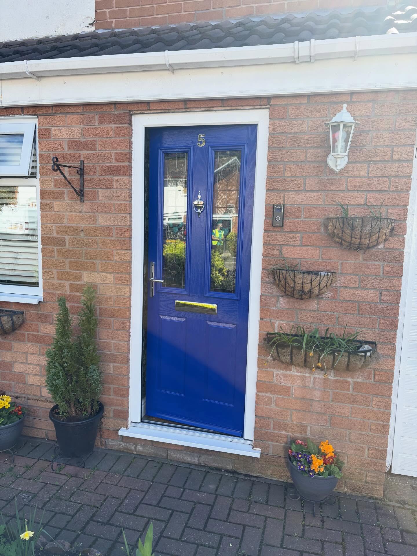 Simple upgrade, big impact 🔵✨
This front door has gone from standard white to a bold, modern blue — completely transforming the entrance and boosting curb appeal instantly.
All done with full prep, careful masking, and a smooth factory-style spray finish built to last 👌
📍 Nationwide service
📞 07395539891
🌐 arlcoatings.co.uk
#upvcspraying #doorspray #frontdoor #arlcoatings