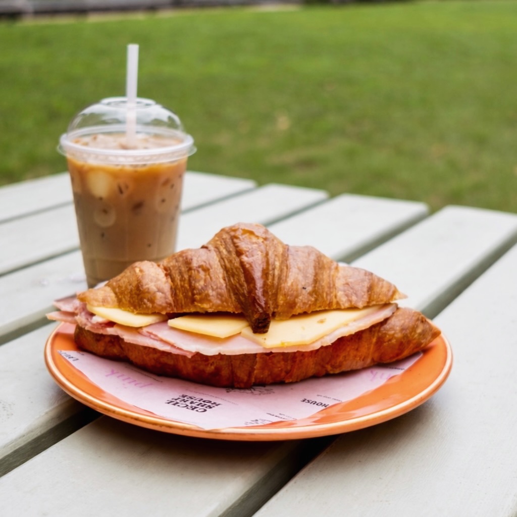 Our flaky, buttery croissants are fresh out of the oven this morning 🥐✨
Savoury or sweet?
Ham & cheese is a firm favourite, perfect for a relaxed Sunday brunch in the gardens ☕️🌿
#sundaybrunch #eatingoutside #northlondon #enfield #highgate