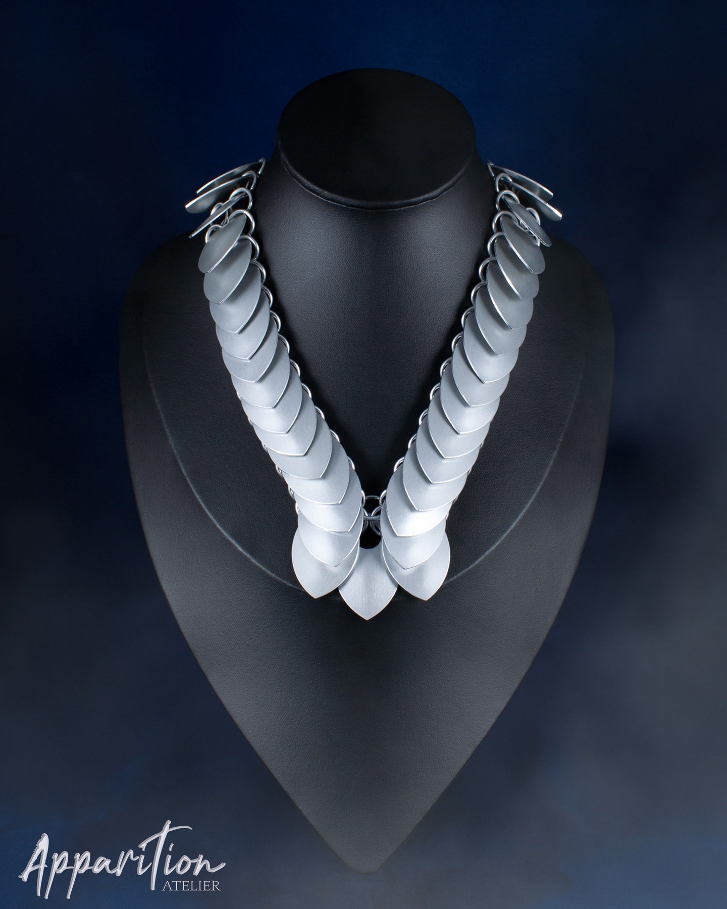 ⚔️ Lavina Scalemaille Necklace - Frost
⛓ R450
Available now at www.apparition.co.za
#apparitionatelier #handcrafted #modernmedieval #scalemaille #jewellery