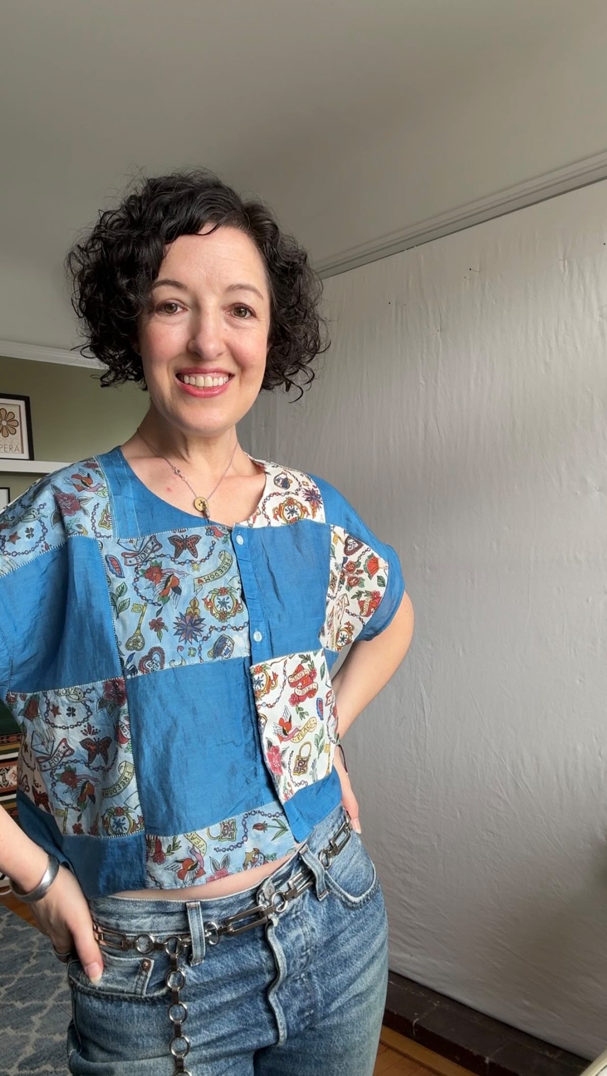 I don’t know, it’s a bit cheesy, but the fact this fabric has the words “hope”, “freedom” and “love”… I kind of felt like sewing with it this week was releasing those vibes out into the universe.
They obviously did nothing, have you read the news? 😅 But seriously folks, keep sewing and creating and making art, because it’s part of the solution. Not the whole solution, but part.
I made and wore this shirt to help out at an SF Climate Week event on Tuesday, and the excitement and love around the mending station, clothing swap and workshops on upcycling and sneaker repair were really uplifting.
Being in a space surrounded with other folks who share your passion is a great way to get re-energized. Because the constant onslaught of terrible news, and trying to survive as a small business owner, it’s tough. Community helps.
And cats.