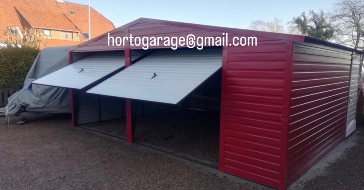 🙋♂️Wir präsentieren Ihnen unsere Garage.
Es handelt sich um eine Doppelgarage aus Blech mit nach oben öffnenden Schwingtoren.
Farbe: Wände in Dunkelrot, Tore in Hellgrau.
📏Abmessungen:
📐• Breite: 7 Meter,
📐• Höhe am First: 2,5 m,
📐• Tiefe: 5 Meter.
🚪🔩🧱Konstruktion:
• verzinkter Stahlrahmen aus Profilen,
• Verkleidung aus Trapezblech,
• leicht geneigtes Satteldach,
• zwei Schwingtore.
✅🪛Vorteile:
• Langlebige und witterungsbeständige Konstruktion,
• bequeme, breite Einfahrten,
• ganzjährig nutzbar.
🚗🧰🔨Verwendung:
Ideal als Garage für zwei Autos, als Lagerraum für Geräte, Werkzeuge, Motorräder oder als kleine Werkstatt.
💻📲👨💻 eine ähnliche Garage oder andere Details wünschen, mailen Sie hortogarage@gmail.com, gehen Sie auf den Link in der Bio oder rufen Sie an
📞 +49 177 4242452
📞 +49 152 246 74 361