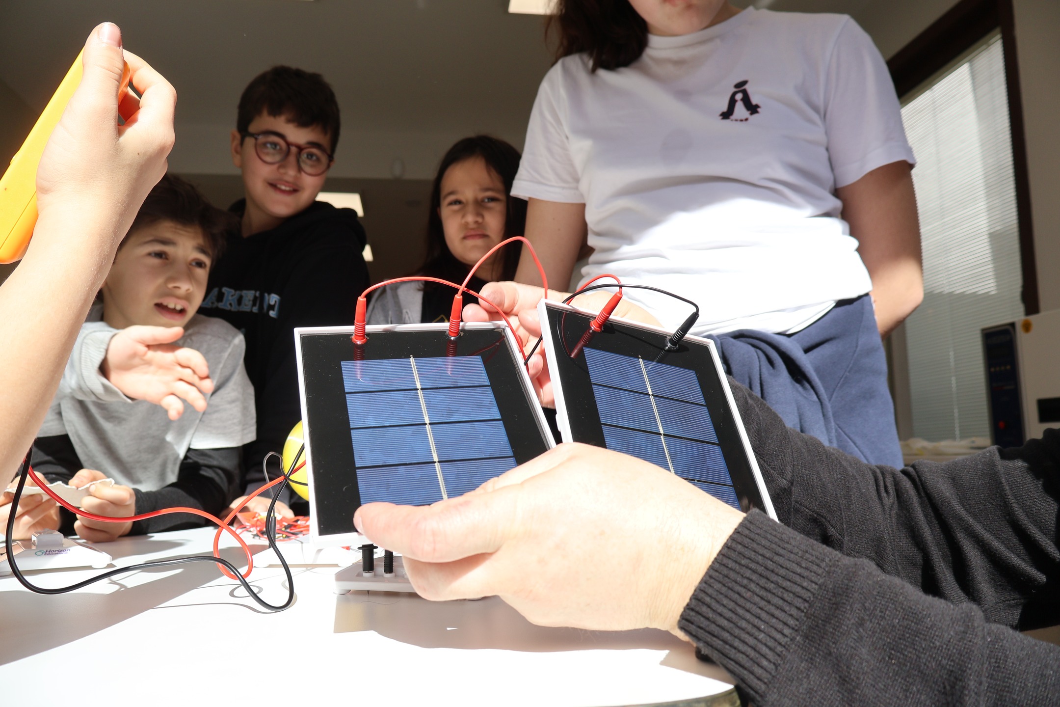 🏫 EcosySTEM Eğitim Merkezi'nde, Anakent Koleji’nin 5. sınıf öğrencileri, “Yenilenebilir Enerji” ve “Su” modülleriyle doğa ve bilim hakkında eğlendikleri bir keşfe çıktılar. ⚡🧪🔬
#EcosySTEM #IDEAUniversal #ÇevreEğitimi #STEM #Sürdürülebilirlik #Kadıköy #ÇocuklarİçinBilim #EğitimMerkezi #AvrupaBirliğiBaşkanlığı #blackseabasin #rasimpasamuhtarligi #kadikoybelediyesi #interregnext #interregnextbsb #avrupabirliğibaşkanlığı #avrupabirliğiprojesi #ecosystemhub #stemeducation #robotik #kadıköyçevrefestivali #kadıköybelediyesi #geleceginekoliderleri #ekoliderler #blackseabasin #enviromentaleducation #çevrefarkındalığı #kadıköy #yeldeğirmenimahallesi #EcosySTEM #IDEAUniversal #Eğitim #STEM #Sürdürülebilirlik #ÇevreEğitimi #Innovation #ScienceEducation #Kadıköy #FutureGenerations #euprojects