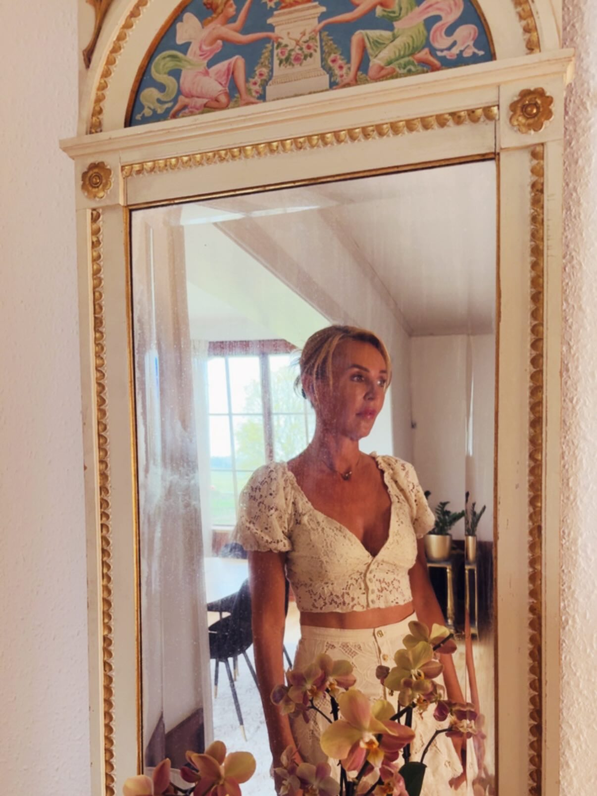 ✨🌈💖 The last 6 months have taken me on one of the deepest inner journeys of my life.
A journey of reconnecting with Source.
Of raising my frequency.
Of sitting with myself in ways I never had before.
It has been raw.
Uncomfortable.
At times painful.
Growth has a way of shaking you to your core—bringing your wounds, your shadows, your old patterns and blockages to the surface—not to punish you, but to be seen, felt, and finally healed.
And that process requires something most people avoid: learning how to truly hold space for yourself.
To sit in the discomfort.
To trust in the non-logical.
To trust even when nothing around you makes sense.
To keep going, even when you can’t yet see the other side.
There were moments I had to remind myself:
All is okay.
I am whole.
I am worthy.
Abundance lives within me.
This journey has taught me that what you speak is what you grow.
What you think, you become.
What you do, you embody.
Alignment with your truth is everything.
Your truth.
Your soul.
Your deepest knowing.
That has to become your compass.
This kind of transformation takes discipline.
It takes self-awareness.
It takes radical honesty.
And it takes choosing yourself—again and again.
But the reward… is always on the other side.
A more grounded you.
A more loving you.
A more powerful you.
A more authentic you.
Your growth pain is not here to break you.
It’s here to show you where you are ready to expand.
I had to trust the process—no matter what was happening externally.
And because of that, I’m learning how to receive more fully, love more deeply, and live more truthfully.
Be open to receive.
Trust what is unfolding.
And don’t give up on yourself before the miracle arrives.
Your next version is waiting. #expansion #selfgrowth #followyourdreams #youareworthy #rebirth