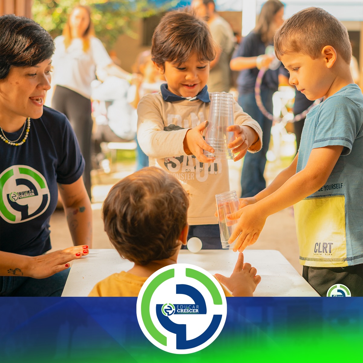 Isso aqui é só um spoiler… 👀✨
Alguns cliques de um dia cheio de encontros, alegria e momentos que marcaram as famílias da Educar e Crescer! 📸
Amanhã a gente te mostra tudo. 💛🎥
💚 Venha conhecer a Educar e Crescer!
#EducarECrescer #TBT #Spoiler #DiadaFamilia