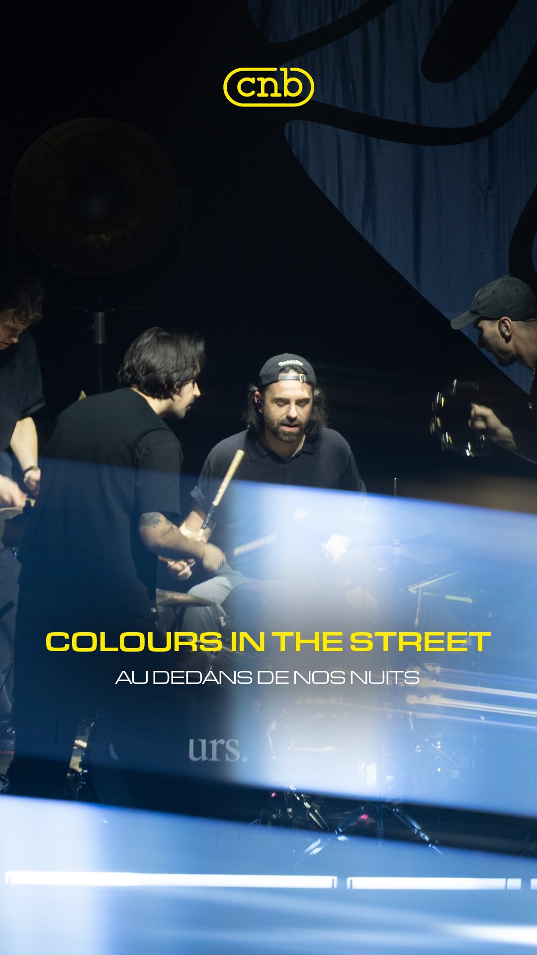IMMERSION AVEC COLOURS IN THE STREET 🎥
On a vu la vie en couleurs au Trianon le mois dernier ! 🎨
Quelques semaines avant la sortie d’« Insomnie », leur nouvel album paru vendredi dernier, on s’est glissés dans les coulisses avec @coloursinthestreet pour une immersion totale : concert, interview, et quelques confidences sur un album qui marque un vrai virage.
Premier disque entièrement chanté en français pour le groupe, nocturne et intime, taillé pour les 3h du mat’ les yeux grands ouverts.
Un groupe aussi coloré que leur son, et qui n’a visiblement pas dormi pour nous livrer leur meilleur cru.
La vidéo complète est à retrouver sur YouTube ! 🔗
Montage : @claudiedellingerpro
#coloursinthestreet #insomnie #trianon