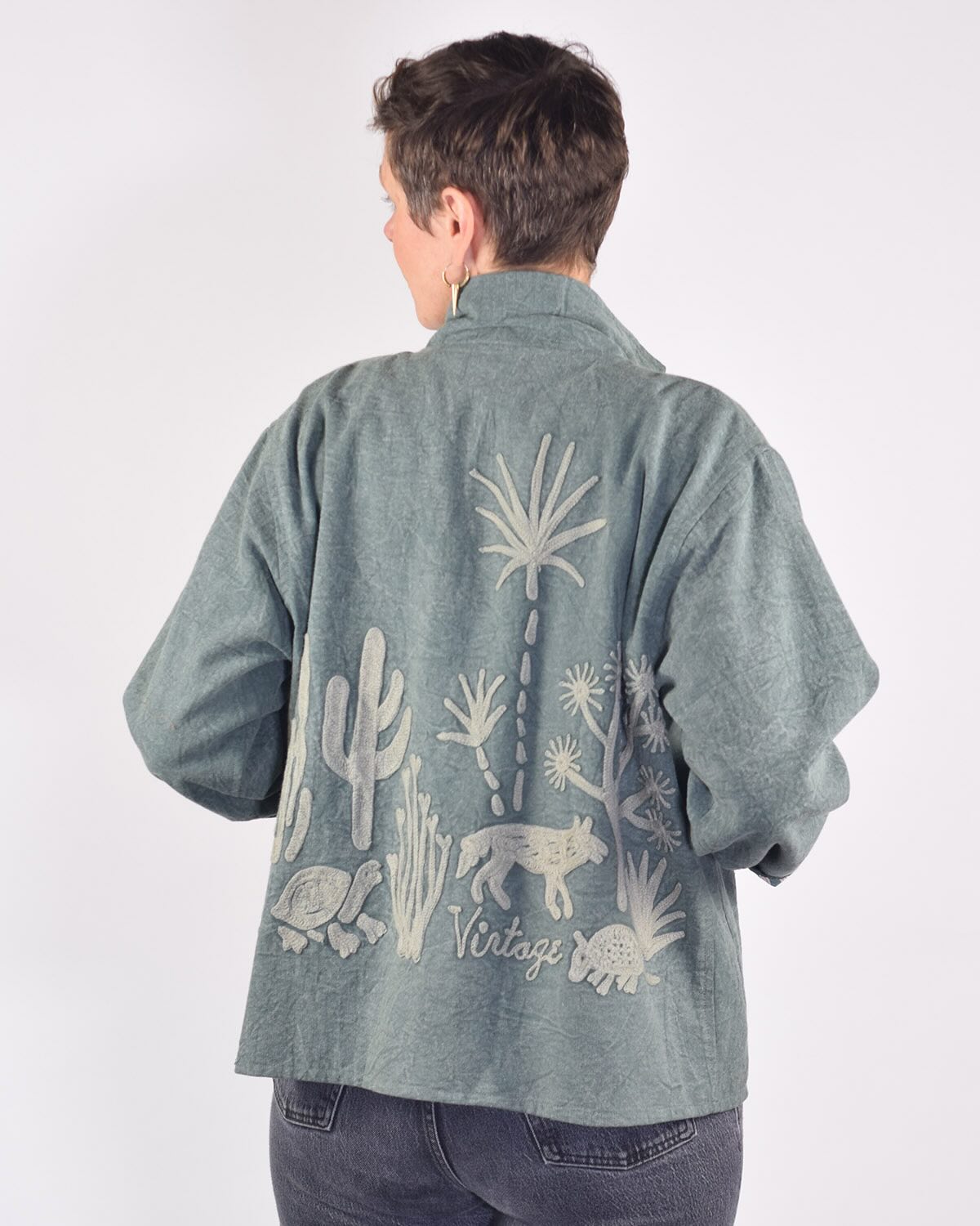 New lightweight canvas jacket drop!
We are so in love with our new Vintage Outlaw jackets! Designed in Chicago and made by skilled artisans in India. We thought this was a perfect addition to our growing embroidered collection. Available in blue, moss and mauve 🥰
Shop now at the link in our bio and at select partner stores.
🌵 🐇 🦂 🏜️
#westernwear #desertvibes #festivalfashion #sustainablestyle #embroidery