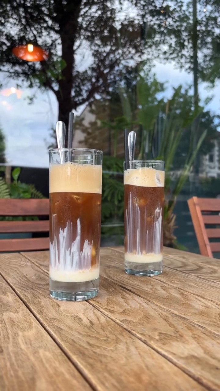 Iced coffee season is officially back! 🌞 Our outdoor space is the perfect spot to enjoy a gorgeous Vietnamese coffee and watch the world go by. Have you ever tried it? 👀