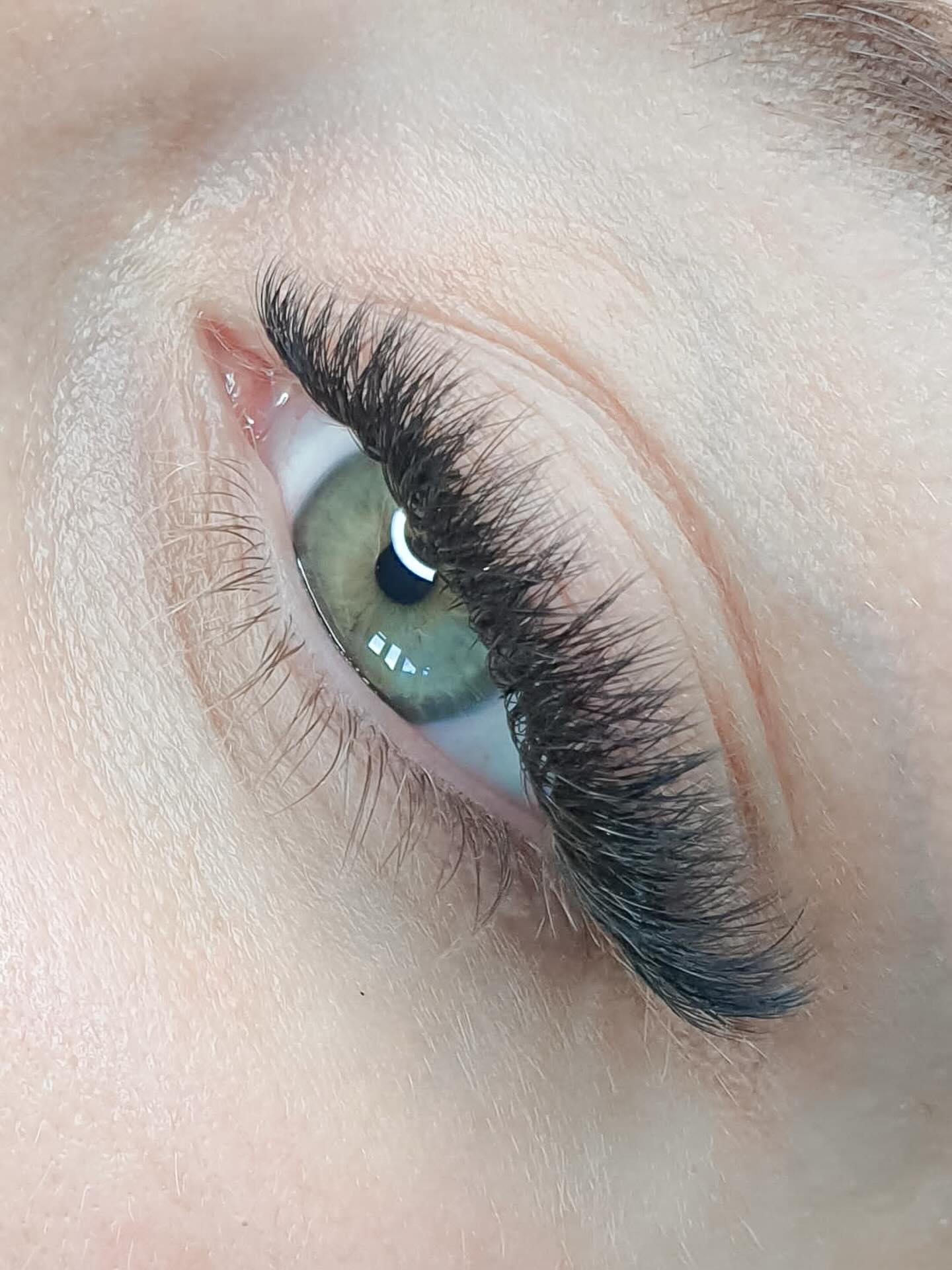 The perfection of this lash line… volume of dreams 💫
Set By Kirsten ✨
#lashline #eyelashextensionsbyessexlash #volumeessexlash #essexlash #essexeyelashextensions