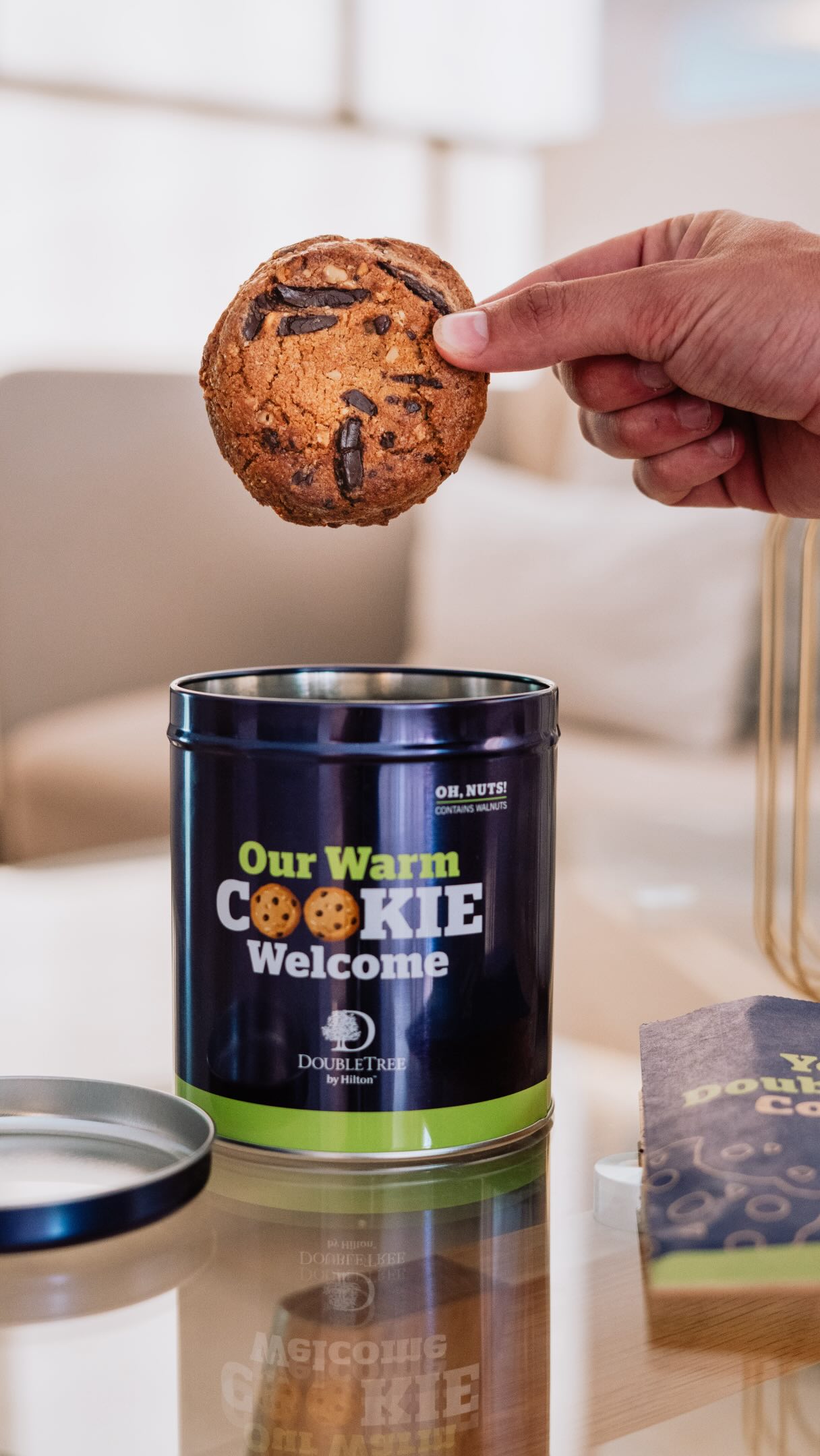 Algunas bienvenidas saben literalmente a gloria. Nuestra icónica galleta caliente recién horneada te espera a tu llegada 🍪✨
👇 Empieza tu experiencia DoubleTree con buen sabor.
DoubleTree by Hilton Islantilla Beach Golf Resort · Paseo Barranco del Moro, Islantilla, España · +34 959 204 500
#DoubleTreeIslantilla #DoubleTreeCookie #Hospitalidad #PremiumExperience #Islantilla