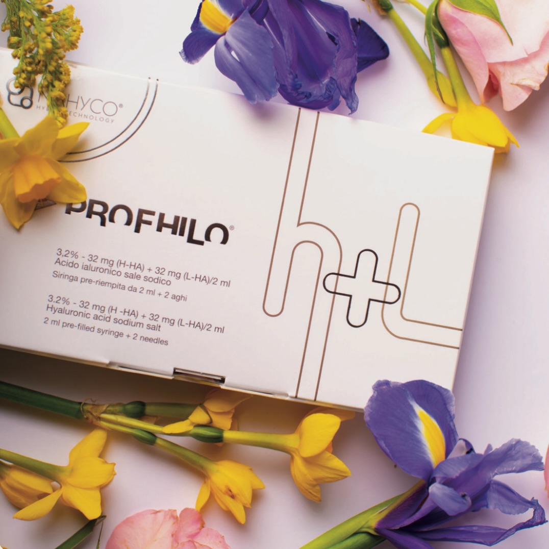 🔥 SPECIAL OFFER – €200 per session until end of April 🔥
Discover Profhilo – an advanced injectable designed to improve skin from within.
Unlike traditional fillers, Profhilo works by spreading under the skin to stimulate collagen and elastin production, giving you natural, long-lasting rejuvenation.
💧 Intense hydration
💧 Improved elasticity & firmness
💧 Smoother skin texture
💧 Natural glow – no volume, no overfilling
Perfect for:
• Face
• Neck
• Décolletage
• Hands
Results appear gradually, leaving your skin fresher, firmer, and beautifully radiant.