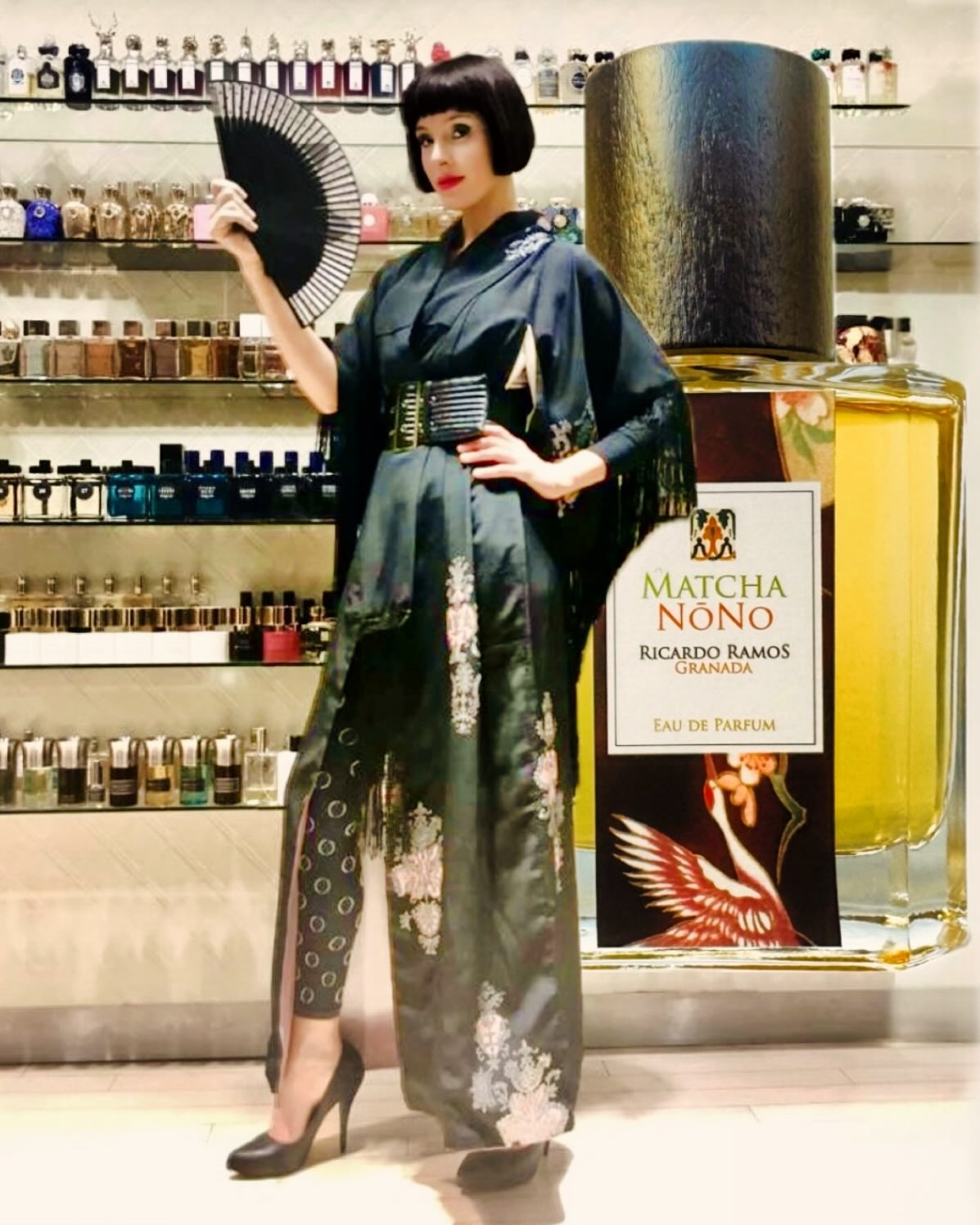 Flashback
Ricardo Ramos Fashion & Perfumes
@parfumsalon_berlin
Berlin Fashion Week 2018
Silk kimono with tassels by Ricardo Ramos paired with Matcha Nonō Eau de Parfum @ricardoramosperfumesdeautor
Model: Liliana Polanco @aerialyogaflow
#ricardoramosperfumesdeautor #berlinfashionweek #fashionandfragrances #matchanōnoeaudeparfum #parfumsalonberlin