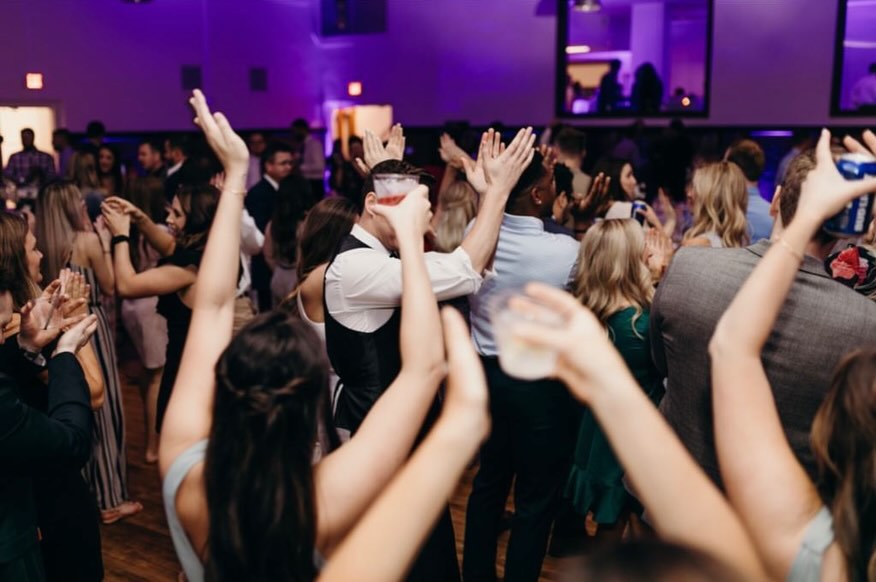 Celebrating the new Mr & Mrs🪩✨
-
@sarahdeanphoto
-
Wedding, party, reception, entertainment, DJ
#WinningEntertainment #DanceParty #Celebrating #weddingdj