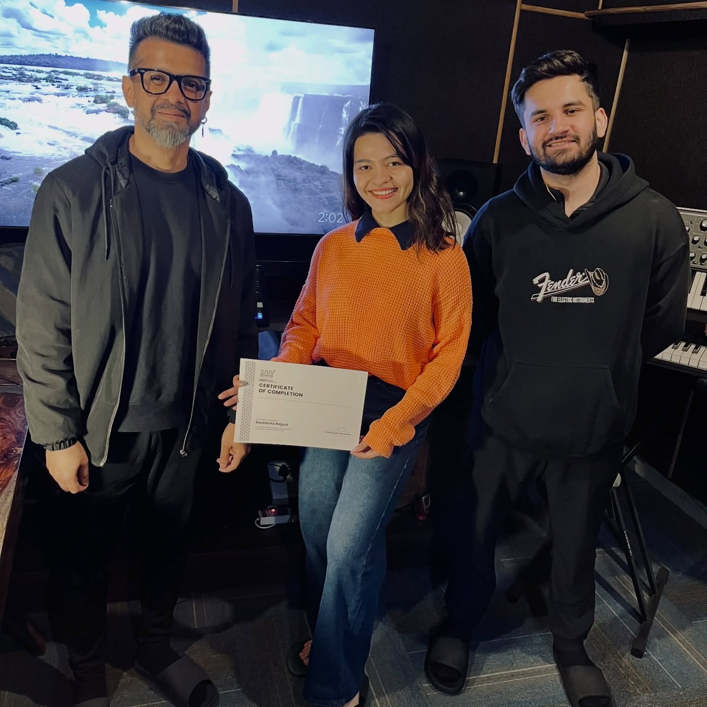 @rajput_kamlesha stepped in with curiosity, leaves with direction. This is just the beginning. You’ll be hearing her soon.
.
.
.
.
.
.
#gurugram #djing #rewiremusicacademy