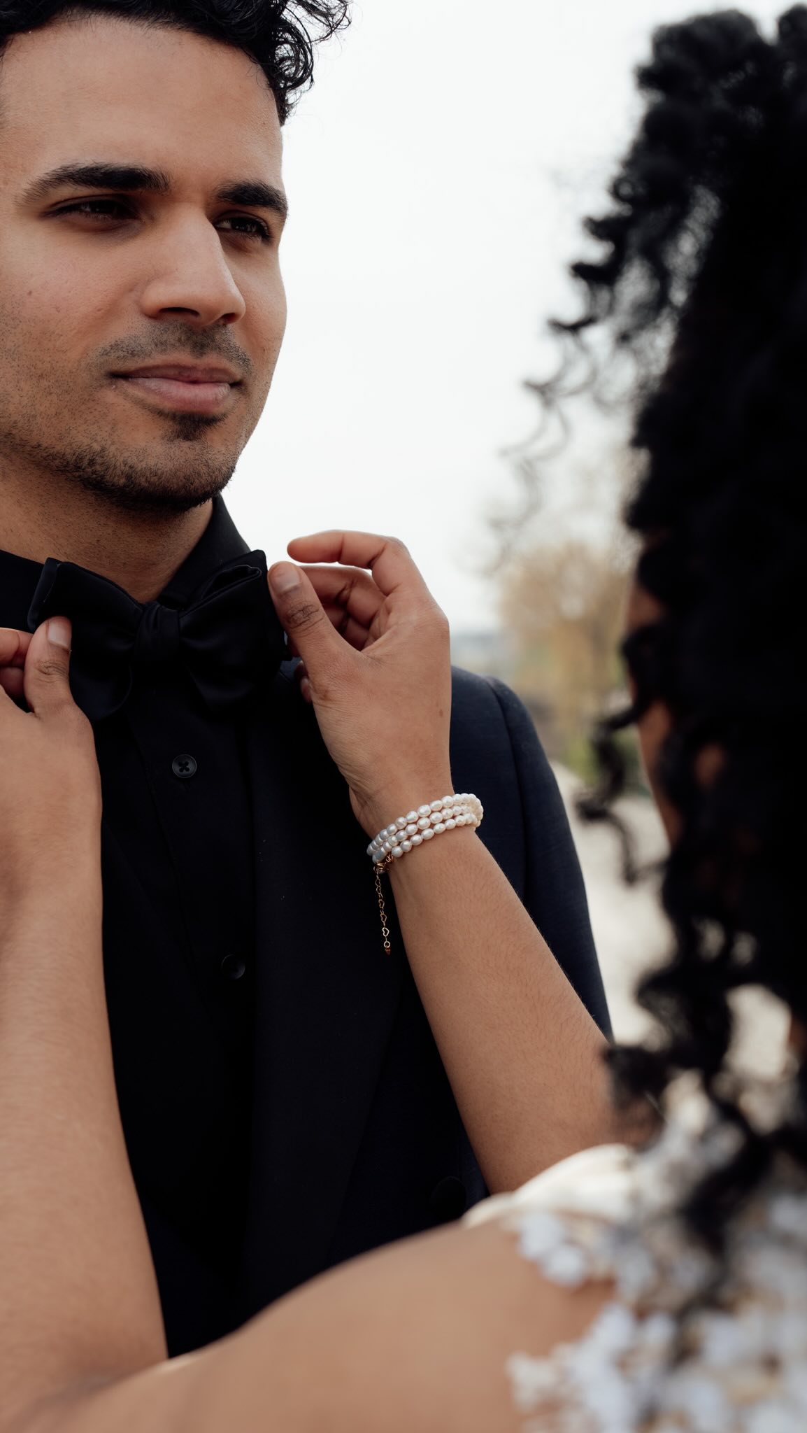 In Paris, she walks wrapped in love and light, pearls resting like whispered promises on her skin. 🤍
A bride not just beginning a new chapter—but carrying every dream that brought her here.
Timeless, soft, unforgettable… just like this moment.
WP : @eternellewedding
Photo et Vidéo : @studiofauvve
Robe de mariée : @lkpariscouture
Costume : @lapieceur
Coiffure et Maquillage : @virginie_dsfn et @klairemuabridals
Modèle Couple H/F : @janedbrl et @nadir_hdj
#parisbride #pearlelegance #parisbridalpearljewelry #parislove #pariswedding