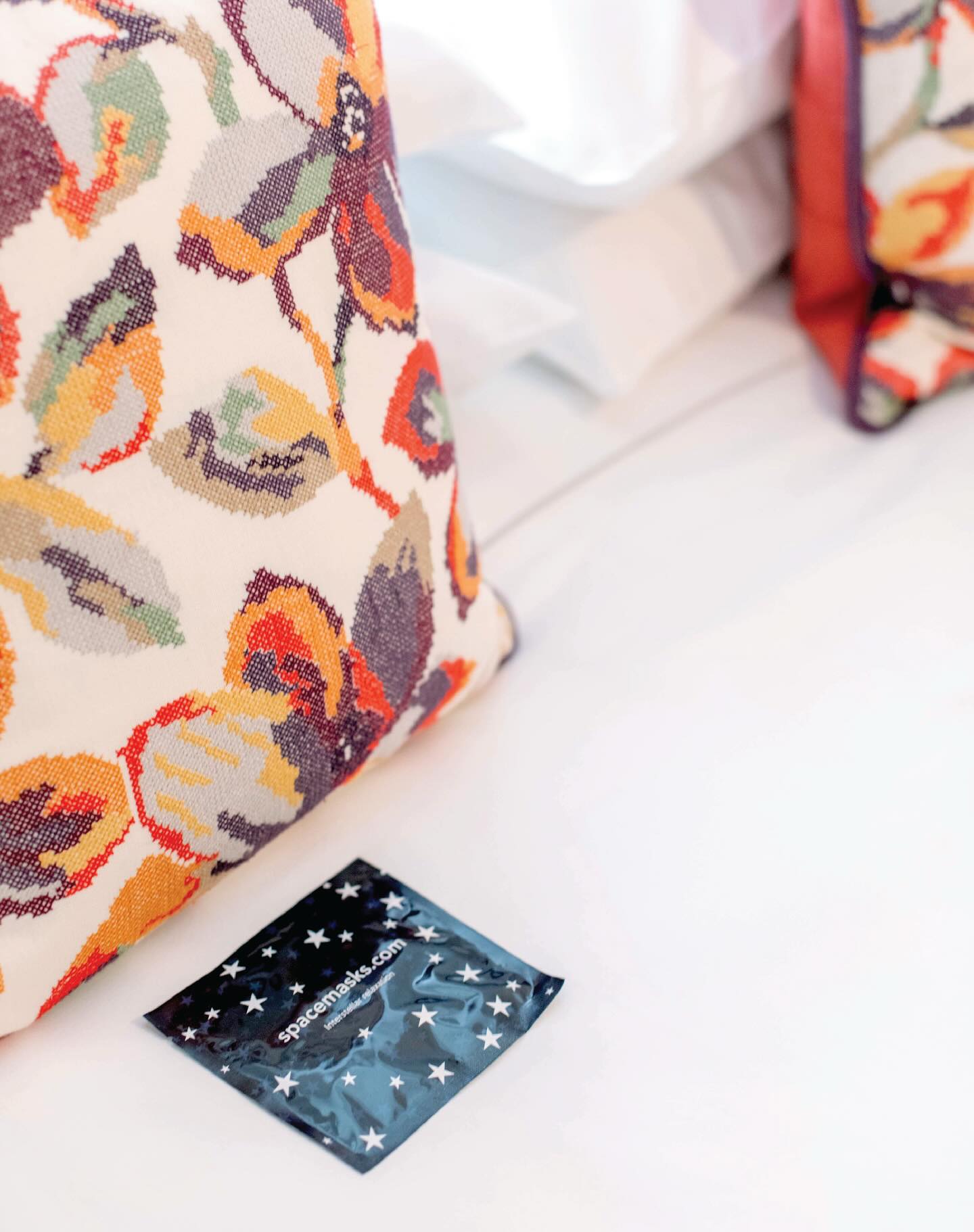 A little extra comfort at Flore House.
.
A heated eye mask waiting on your bed, soft linens, and space to truly unwind.
.
The smallest touches, thoughtfully done.
.
#quietluxury #countryescape #countrysideescape #relaxandunwind #unwind specialstays peaceandtranquility kickbackandrelax eclecticinteriors luxurystaysuk weekendescapes luxuryescape romanticgetaway weekendgetaway florehouse northamptonshire
florehouse northamptonshire