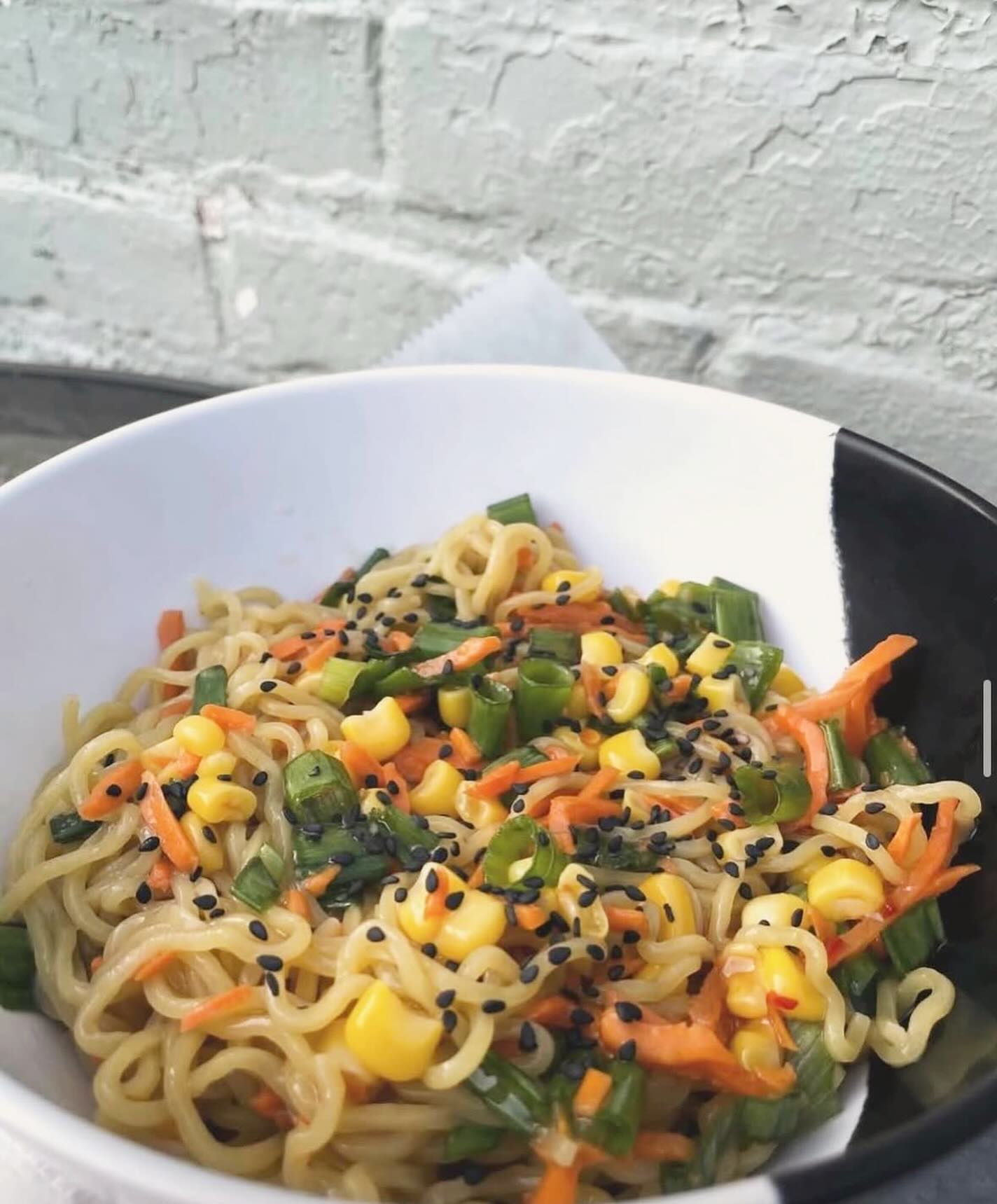 Sweet & Spicy Noodles 🍜
Chilled ramen noodles in our house made chile honey sauce with your choice of protein and corn, carrots, & green onion. These never last long so get ‘em while you can! 💨