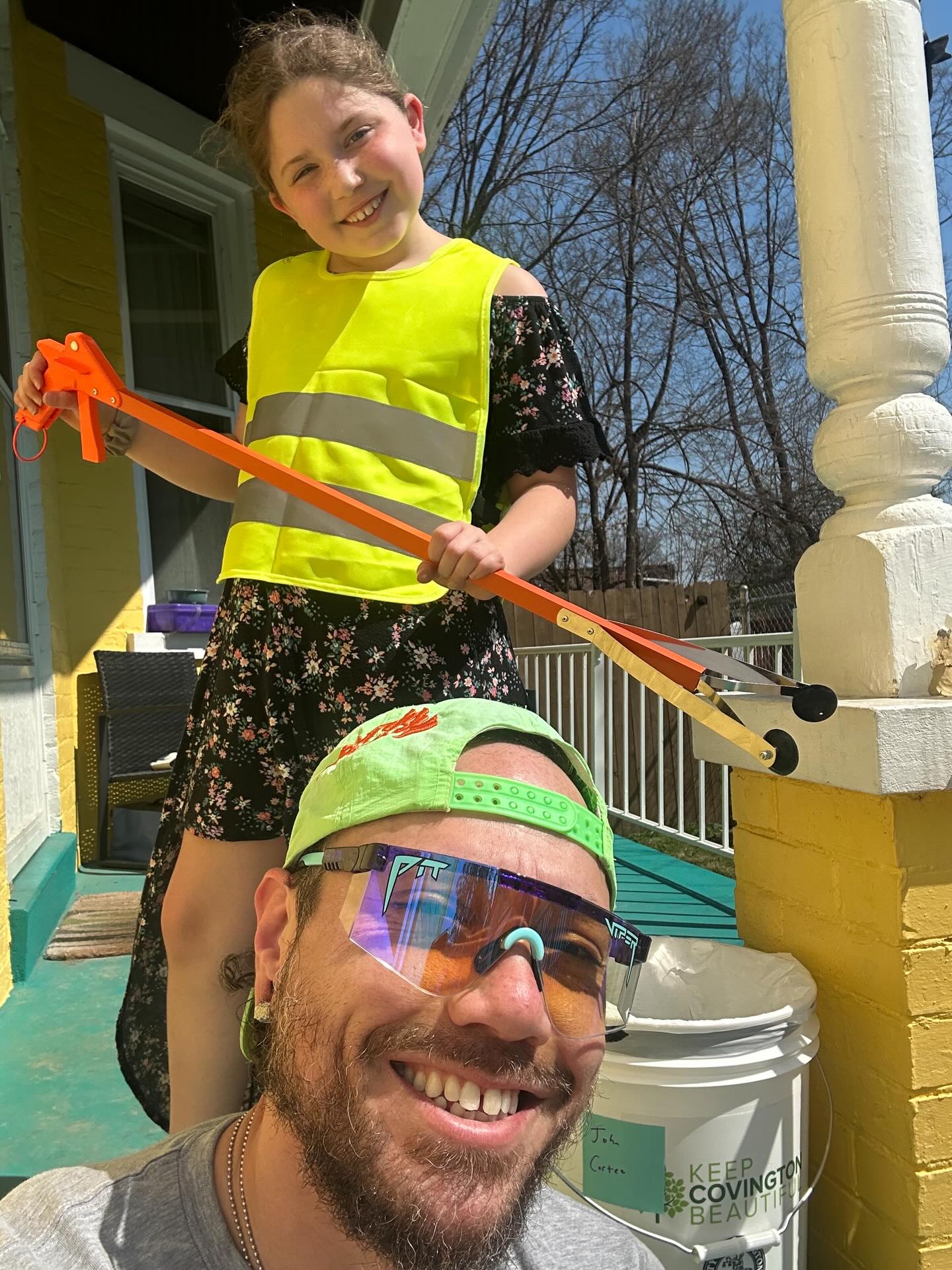 Adopt-a-SpotLight âď¸ A big thank you to our Adopt-a-Spot partners John and Mackenzie, who keep their corner of Greenup looking spick and span! And a big thank you to ALL Adopt-a-Spot participants - you all volunteered 648 hours and picked up 990 pounds in March!