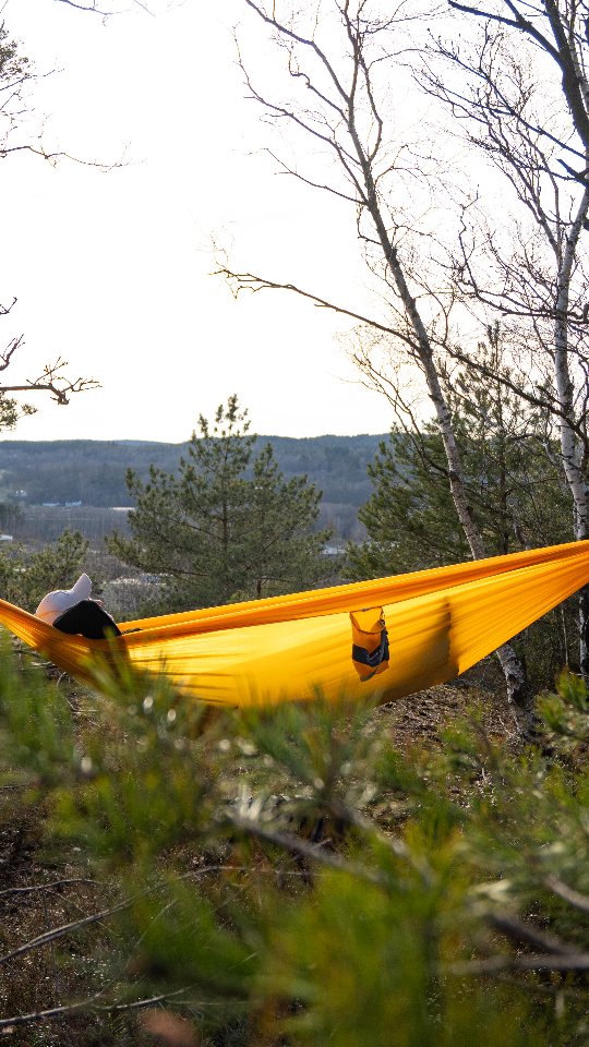 Fredagsdepp, behöver fredagspepp!
Denna video känns lite läskig att lägga ut.
Men 2 av mina värdeord är äkta och ärlig så here it goes.
Veckan har varit jobbig. Jag har hamnat i jämförelsebubblan. Varför går det så bra för alla andra?
Därför måste jag pausa sociala medier lite.
"Det är väl inte så svårt?" tänker kanske du. Men när man "jobbar" med sociala medier så tar det emot. Men jag måste helt klart bli bättre på det och lära mig att pausa då och då. Känna efter vad som är viktigt för mig, vilken väg jag ska gå och känna tacksamhet för mina framsteg.
(Ber om ursäkt för ljudet. Nödvändigt att ha på sig mikrofonen när den obviously inte ville fungera)
Önskar dig en trevlig helg! Gör så mycket som möjligt av det just du mår bra av!
På måndag ska jag ut på nya äventyr!
Häng med!
#contentcreator #reallife #egenföretagare #soloprenör