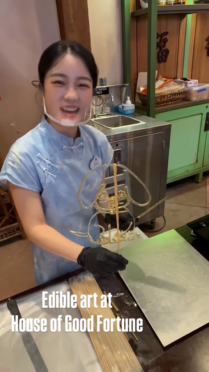 Edible Sugar Painting candy at EPCOT is one of the most unique sweet stops you’ll find in the park. Located in House of Good Fortune at the World Showcase, this beautiful shop turns candy into a works of art with bright designs, fun shapes, and treats that are almost too pretty to eat. #sugarpainting #epcot #travelmation