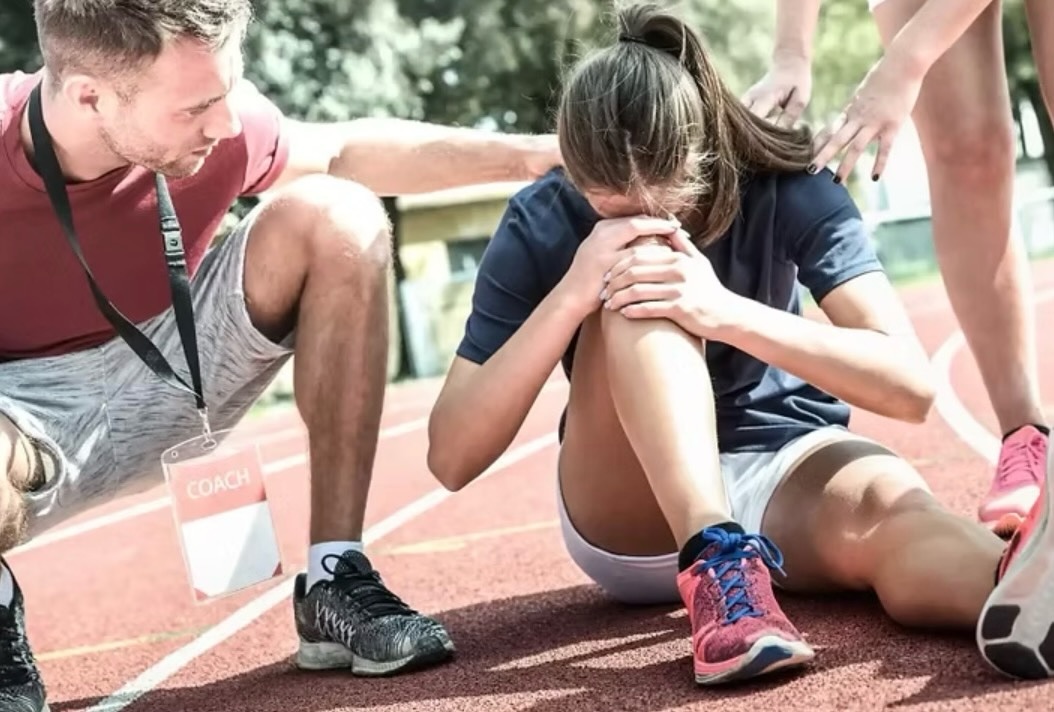 ๐ฆต Common Sports-Related Injuries in School-Aged Children ๐ฆต
Sport plays a vital role in childrenโs physical, mental, and social development. But, as children grow and become more active, they are also more prone to certain sports-related injuries, particularly during growth spurts.
Understanding common injuries, how to manage them, and how to prevent them can help your child stay healthy and active.
To learn more and gain further insight into how best to support your child, follow the link here: https://www.bhsports.co.uk/blog
#Blog #SportsInjuries #DorsetCoaching #BHSports #SportForAll