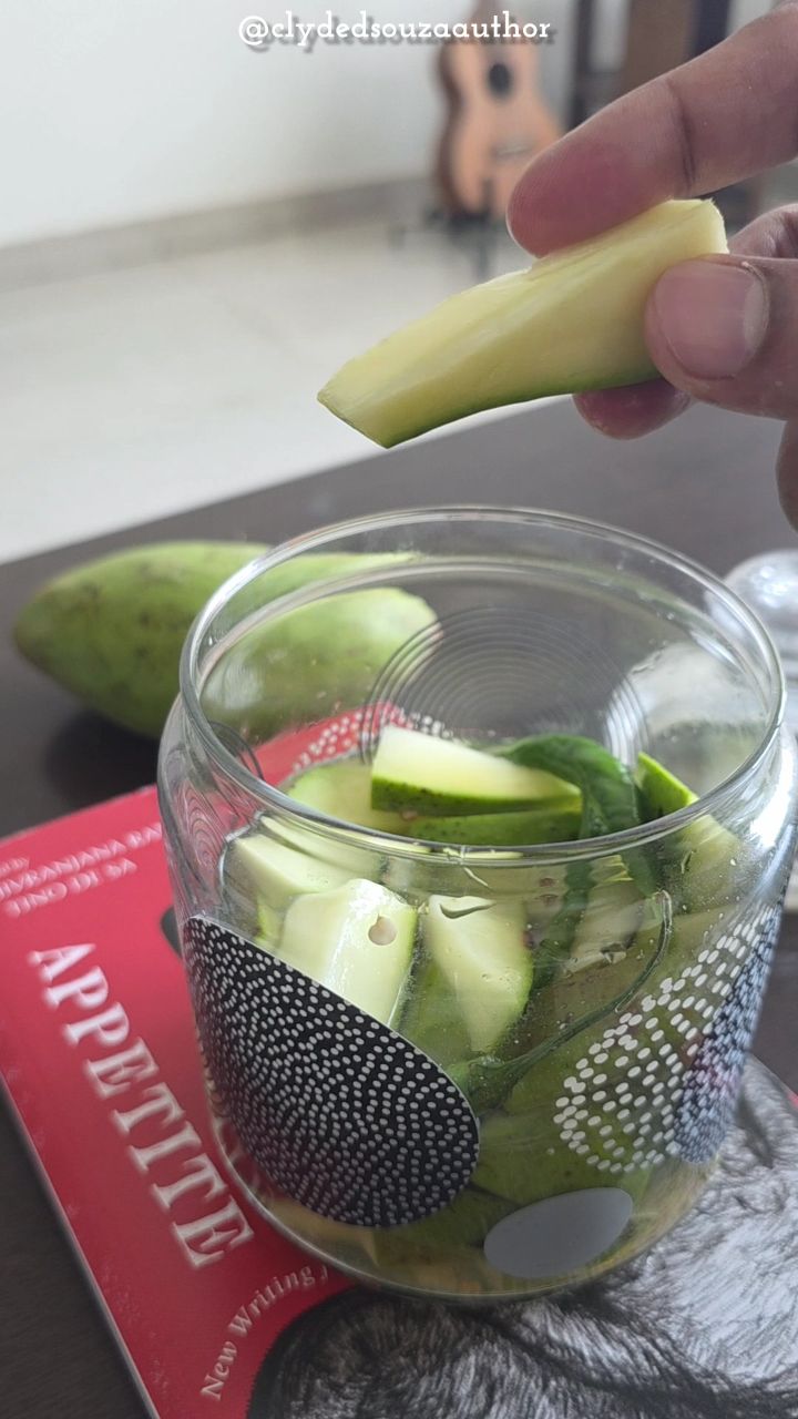 Stories can trigger memories, so can food. They can take you back to your childhood or to a specific moment. They are like time travel machines, just like stories are.
📖Today I read the wonderful Heta Pandit's essay, Appetite for Memories, from the anthology Appetite, New Writing from Goa.
It's a warm essay on her memories with her mom buying a sweet in some shop. And then it goes on to describe the Mapusa market in Goa and finally ends with the Anand Ashram thali in Panjim, which reminds her of home cooked food.
🥭Tora Shiro is a great summer recipe for most Goans. And as we all know, Goans love mangoes and they can't wait to have it, whether it's in the small raw form, pickle form, ripe, however.
It is a very simple recipe that is basically raw mangoes in brine and you just add some vinegar, slit chilies, Kashmiri chilies, some crushed garlic to it, and put it in a lovely transparent jar and voila, you have some raw mango to take you over the monsoon months.
It goes well with pretty much everything, honestly. Make sure the mango is raw.
And if you haven't picked up a copy of Appetite New Writing from Goa, then I would recommend you do that. It has some really great stories, poems, and essays from acclaimed writers.
Maybe you can read it, maybe you can gift it to a friend. It will surely whet your appetite.
Mog Asu ❤️