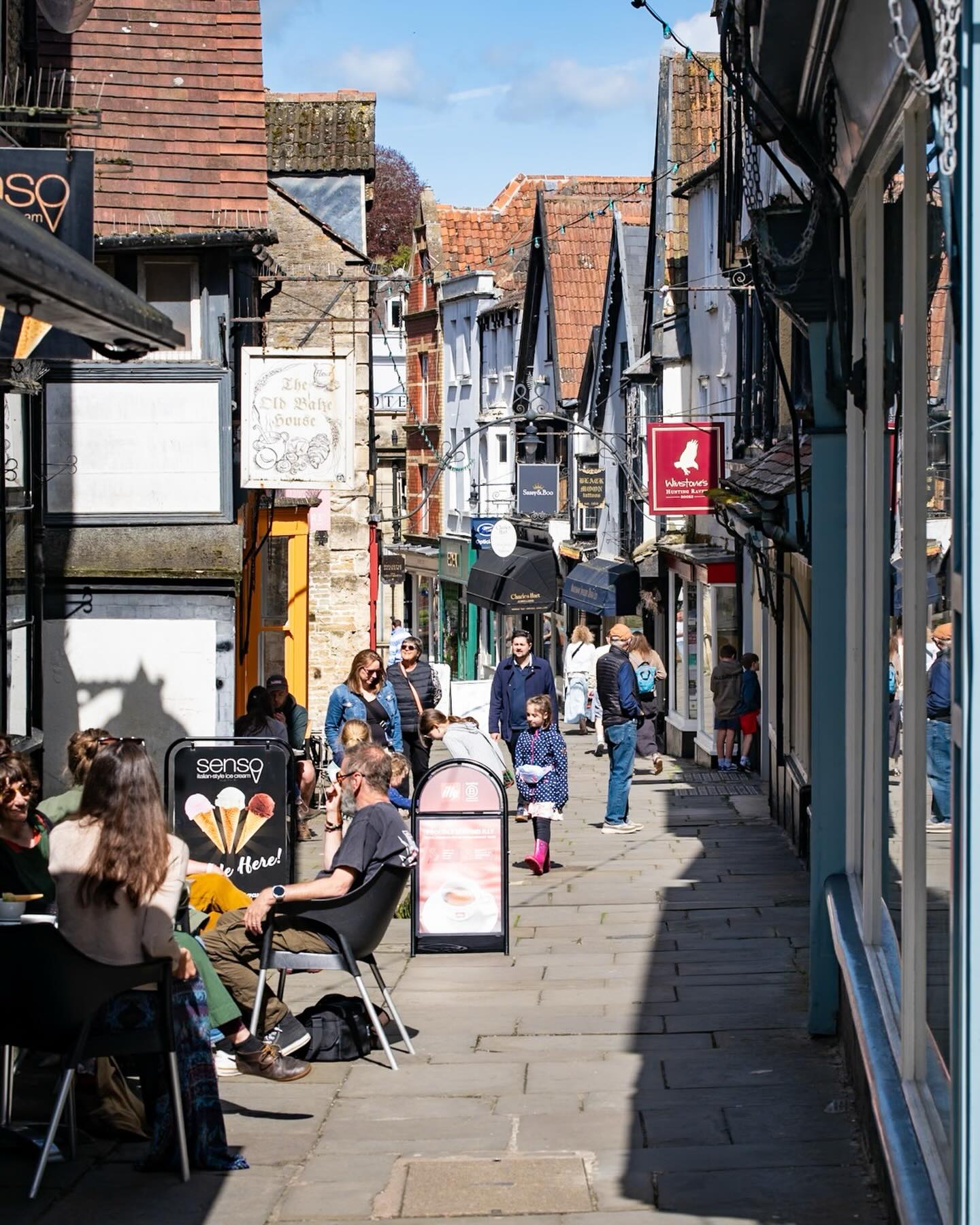 Summer vibes on Cheap Street, 18th April! #frome #fromesomerset #fromeindependent #somerset @garfieldaustinphotography