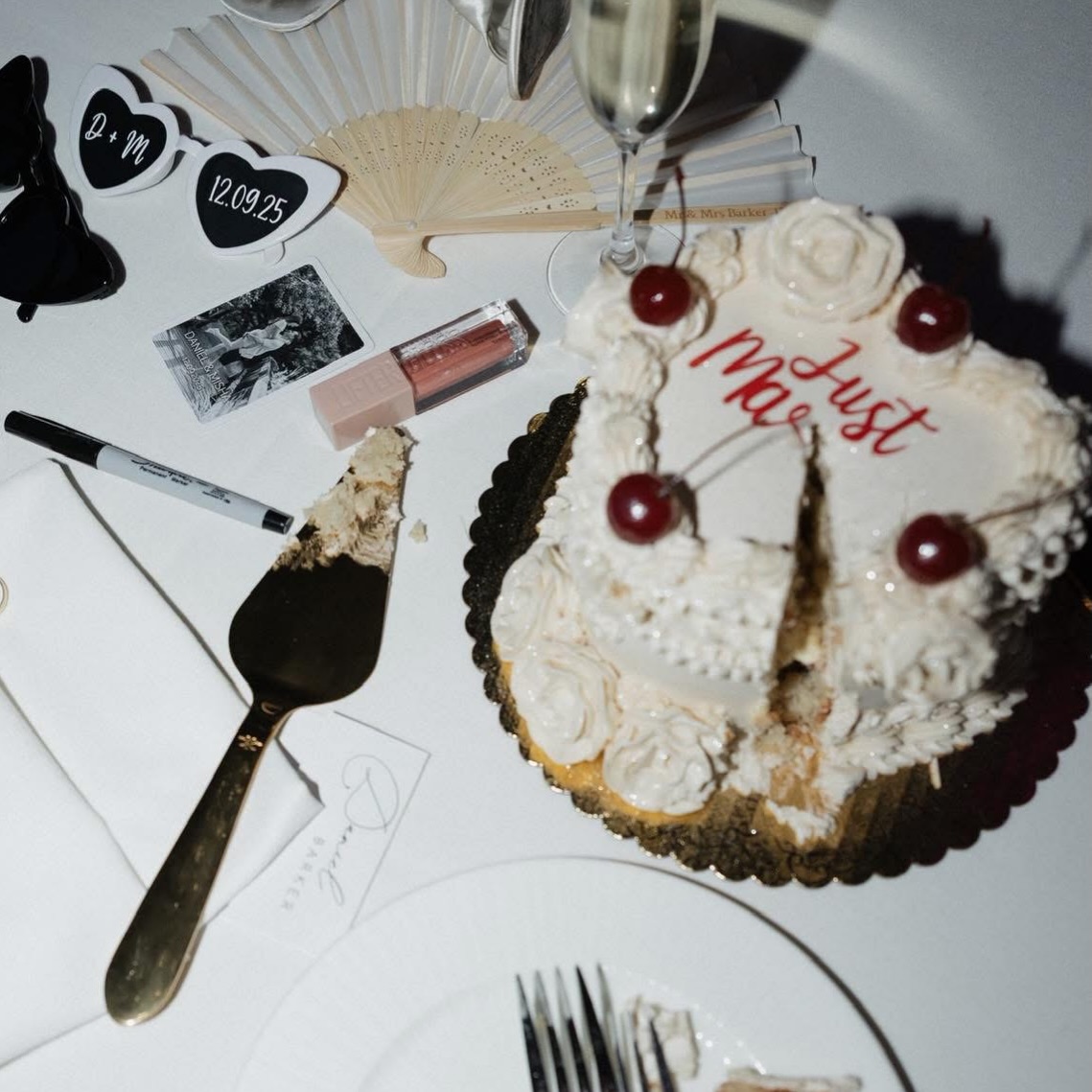 Eloping in Vegas? FrolicAndFolly.com partnered with @dlvrlv will make sure your custom cake is safely delivered right to your hotel or chapel! Leave the planning to us, have your cake and eat it too!!! π°π»ββοΈππ€΅π»π€΅π»ββοΈππ°π²
FrolicAndFollyLV.com π±π
β’
β’
#vegan #cake #wedding #elopement #lasvegas