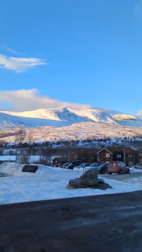 Tilbakeblikk til Oppdal Friluftsretreat - vinter utgave❄️
Er så takknemlig for å ha blitt invitert til å dele min kunnskap om chakraene og nervesystemet, og satte så stor pris på å få være en del av denne fantastiske gruppen mennesker som delte denne helgen sammen🧘🏼♀️🫶🏼🌿
Anbefaler alle å bli med på sommer retreat i de vakre fjellene her på Oppdal 28-30 august☀️🫶🏼
Takk, takk, takk💗