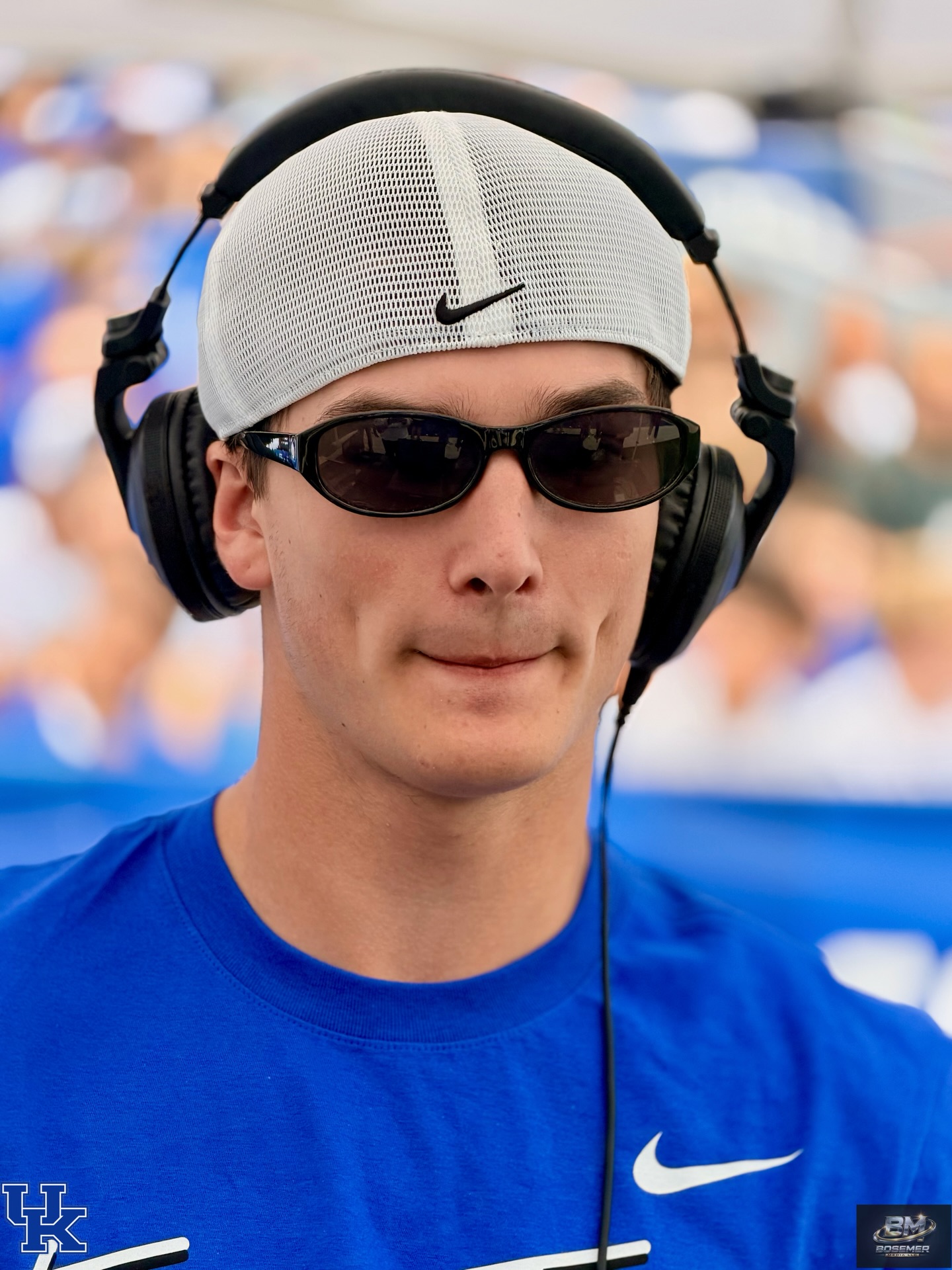 making a name of his own, @gudgroove opening up and kicking off the 2026 @ukfootball spring game.
@gudgroove
promoting his new single “Take Me Back to Kentucky”