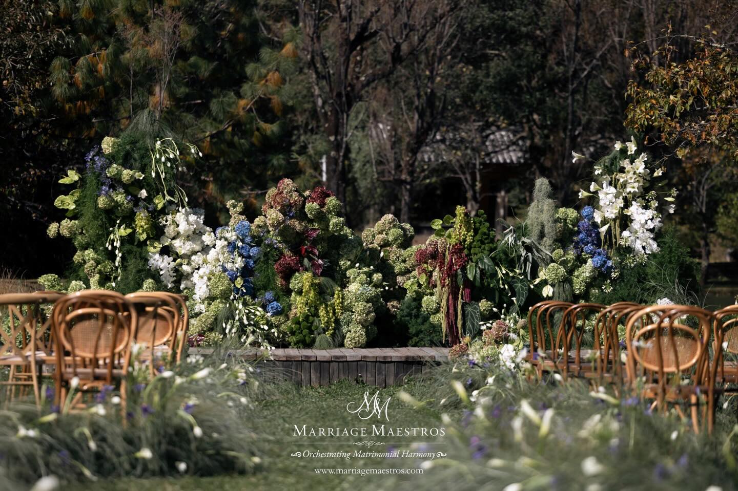 A setting of quiet beauty, ready for a heartfelt โI doโ ๐ซถ๐ป๐๐ค๐ฟ
.
.
.
Wedding Planner: @marriagemaestros @weddingmaestros
Photographer: @wirunkultanphotography
Videographer: @krirakrit
Floral: @poppypod.floral
Venue: @hyllavintagehotel
#hkweddingplanner #hkwedding #mmcouple #mmweddings #marriagemaestros