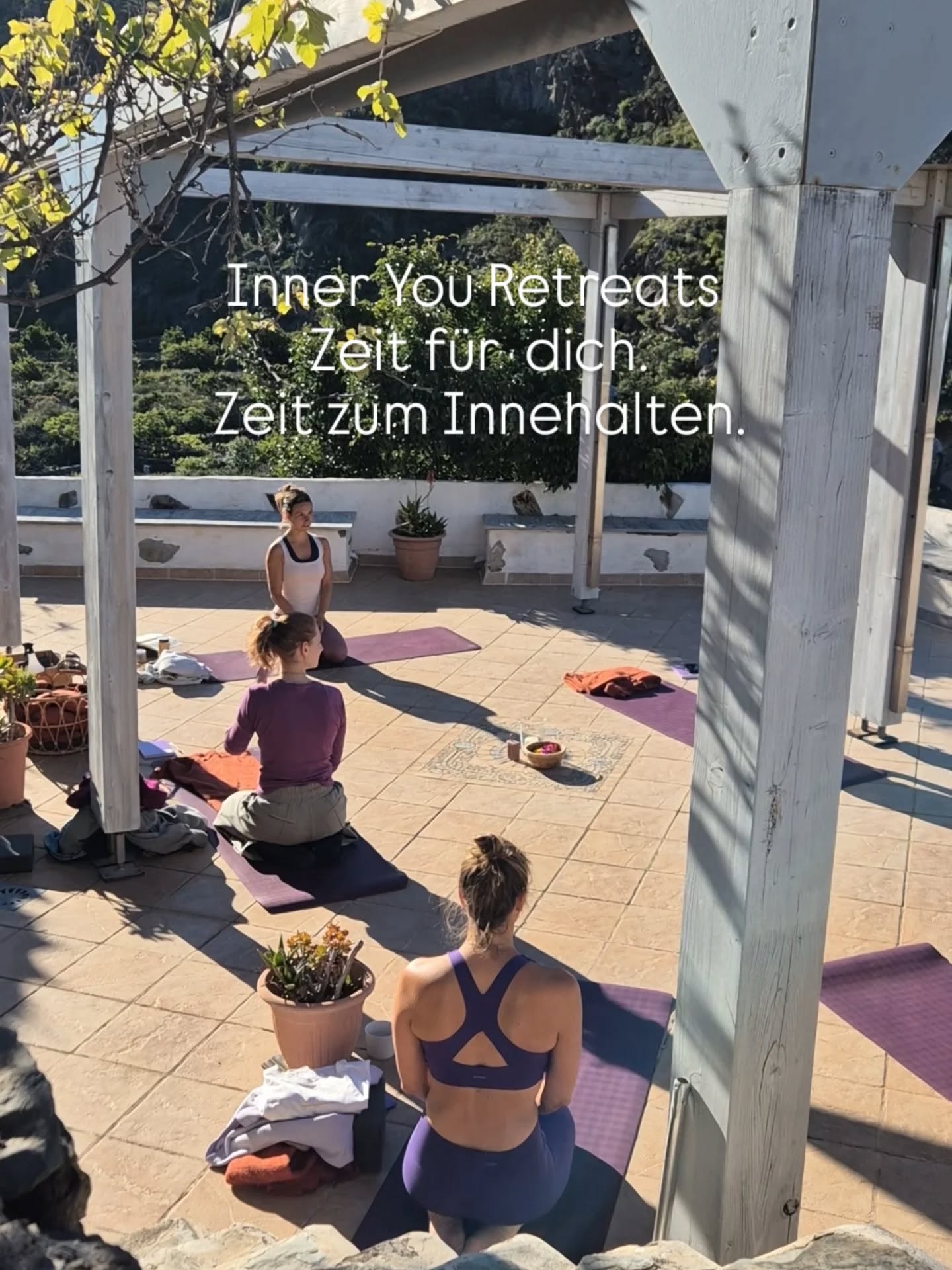 Manchmal braucht es keinen Neustart.
Nur einen Moment des Innehaltens. 💜
Unsere Retreats schenken dir Raum zum Durchatmen, Loslassen und Auftanken. Mit Yoga, bewusster Bewegung, nährendem veganen & glutenfreien Essen und echter Verbindung unter Frauen.
Ein sicherer Ort, an dem du nichts leisten musst – sondern einfach sein darfst. ✨
#Soulfood #Innehalten #yogaretreatteneriffa #Sisterhood #WomenSupportWomen