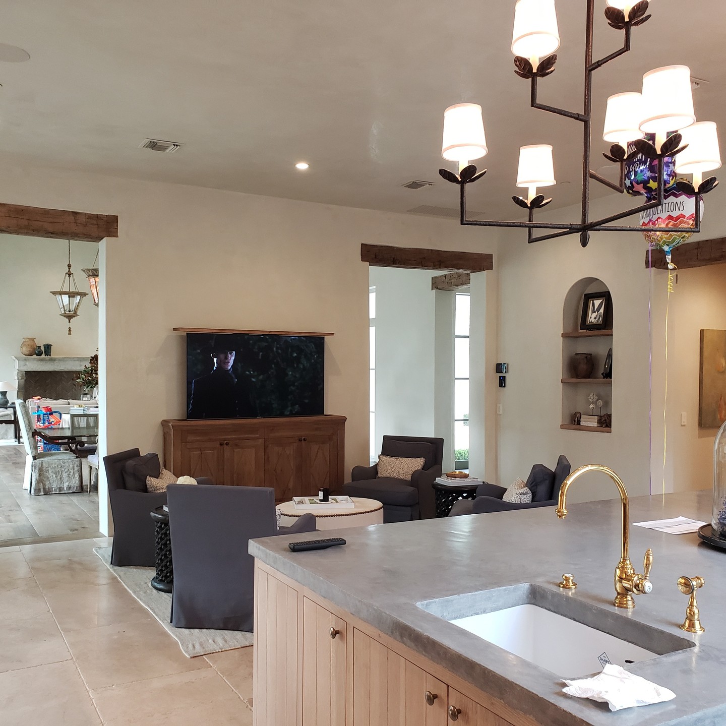 Want to hide your electronics when not in use? Recent install with pop-up TV cabinet in the kitchen area & Samsung art frame TVs.
#crestron #samsungframetv #samsung #tvcabinet #nexus21 #designer