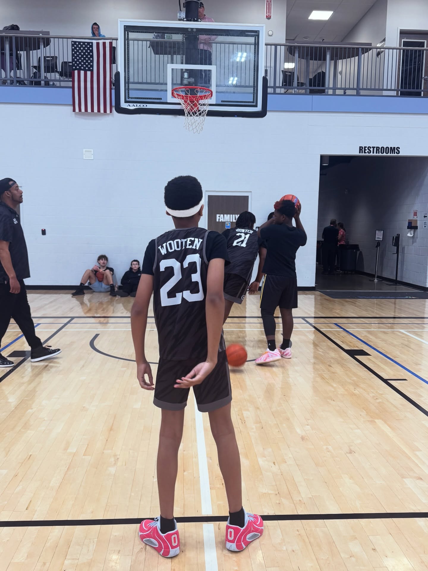 “Let your light shine before others…” — Matthew 5:16 💙✨🏀
Tap in with us
🔗 Linktree in bio
#BrodieBasketball #FaithAndHoops #YouthBasketball #PlayWithPurpose #ballislife