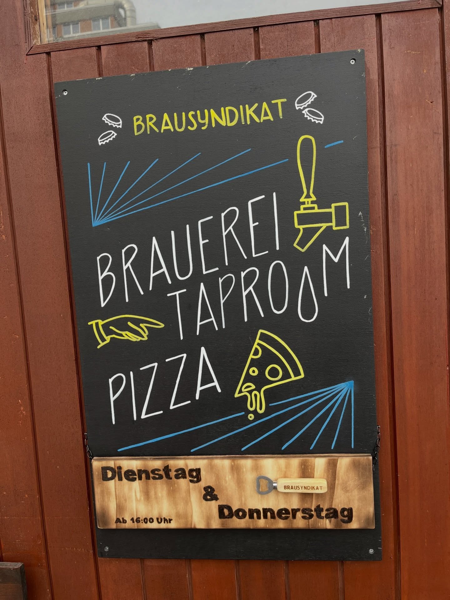 TapRoom heute offen ab 16 Uhr!
.
.
Brauerei & TapRoom
Dienstag und Donnerstag ab 16 Uhr
.
.
#brauerei #taproom #craftbeer
brewery - craftbrewery - beer - hops - malt - yeast - drinkcraftnotcrap - cheers - dietikon - zurich - zürich
.
.
Online Shop: www.brausyndikat.ch/shop (Link in Bio)
.
.
.
.