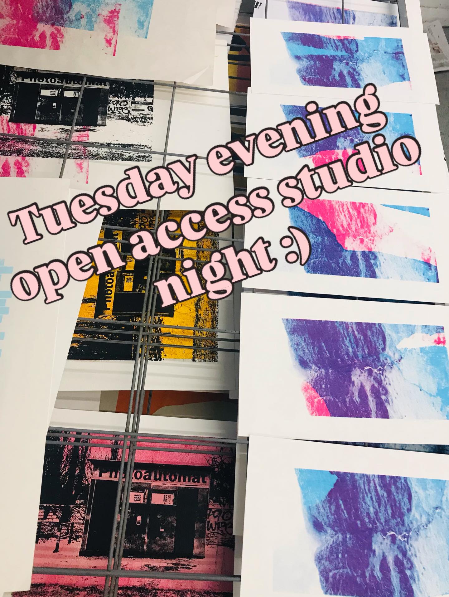 Tuesday evening open access studio night✨✨ gettin’ ready for @artistsopenhouses. We’re celebrating our 5th birthday 🎉 🎂. C’mon over and see us 21 on the kemptown trail
#brightonscreenprint
#screenprinting
#openaccessstudio
#creativepractice
#artcoursesbrighton
