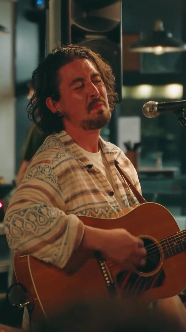 One I won’t forget Hitchin! Wednesday night kicking off the Simplified & Amplified run ✨ You brought some energy and we drank from the well 🌹 thanks for coming out!
Here are some moments x
🎥 @elsnapslife
#soulmusic #originalsongs #hitchin