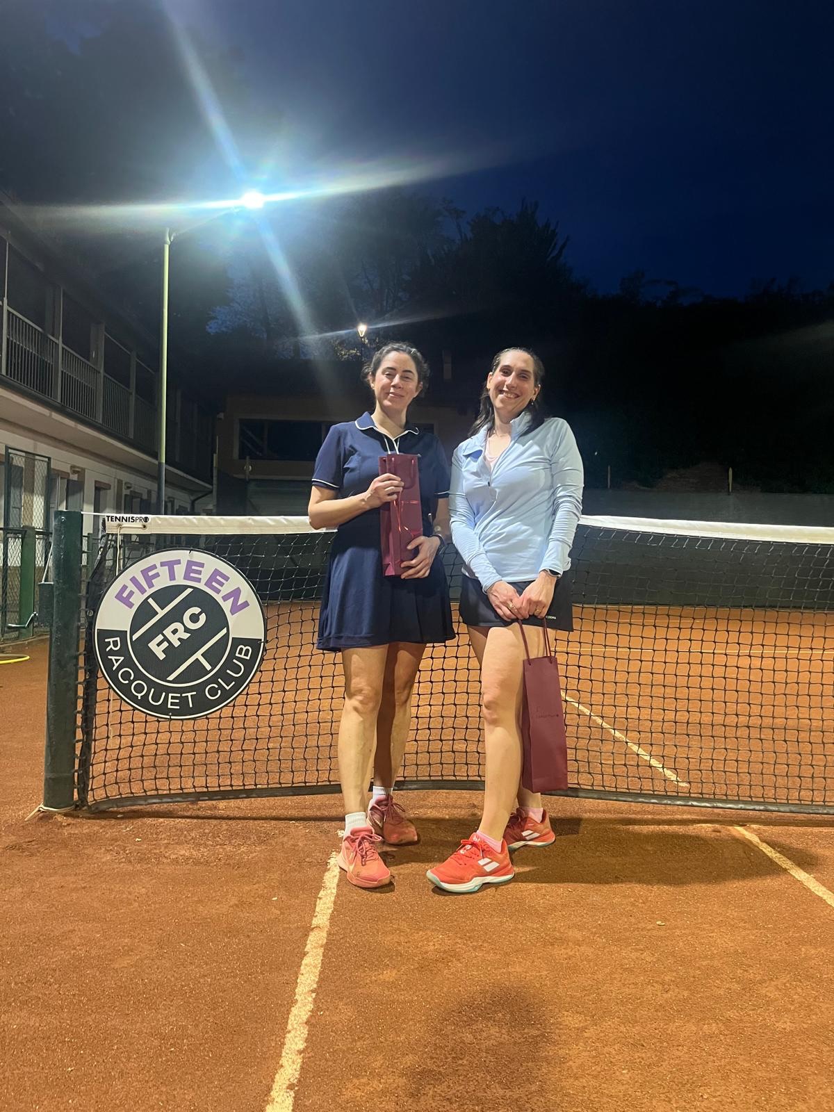Super torneo TPRA FEMMINILE a La Raquette , grande partecipazione. Una finale sospesa per pioggia. @elisaberis vince 41 42 contro Franco e si aggiudica il primo torneo della stagione.
Brava betta!! 🎾