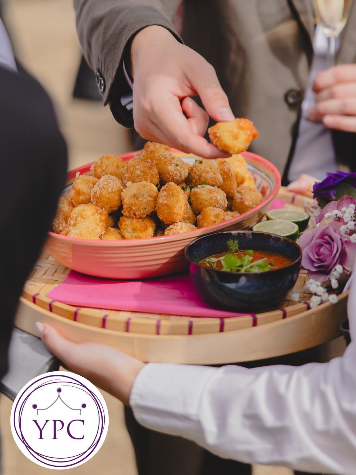 Some of our all-time favourite canapés ✨
• Roasted red pepper & melting mozzarella arancini
• Satay chicken with a rich peanut dipping sauce
• Honey & mustard chipotles
Which one would you go for first? 👀
#canapes #weddingreceptions #catering #classiccanapes #summerwedding