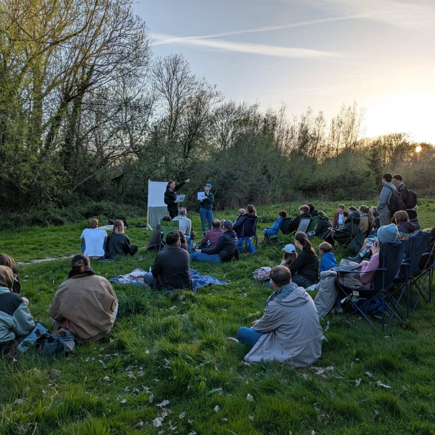 A magical evening in Hassocks!🌙🦇🐇 Thank you to @friendsofclaypitwood and @lostwoodsproject for the nature, art and community...bat chat at sunset, gadgets and clicking sounds from our nocturnal friends, and an enchanting puppet performance in the dark (scroll for a snippet!)
Join @friendsofclaypitwood mailing list for updates on their exciting plans!🐀