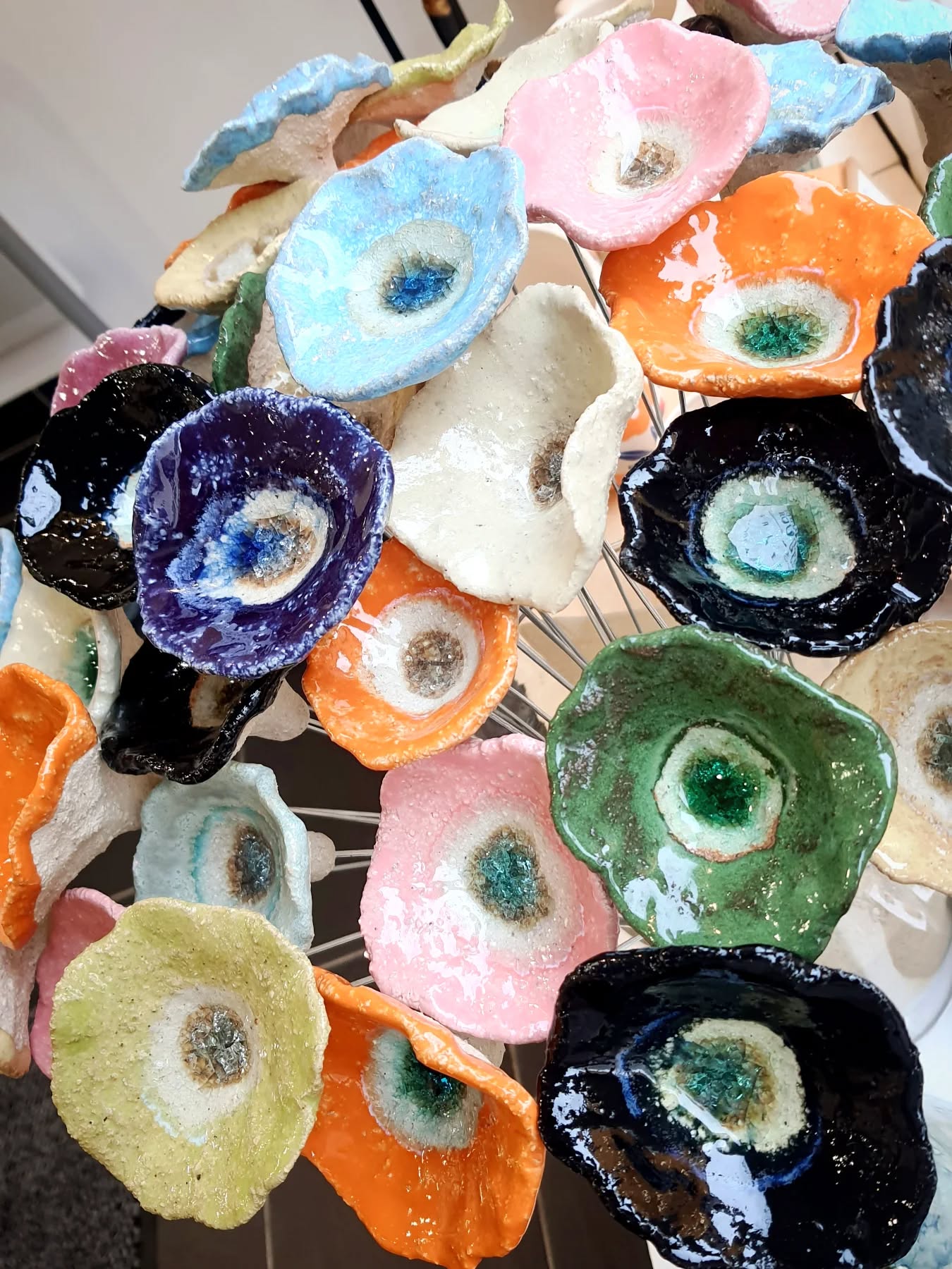 La miss terrerieuse à la galerie
Grès et verre de murano
Sublime en intérieur et extérieur
#galerielessouliersrouges #clisson #ceramicart