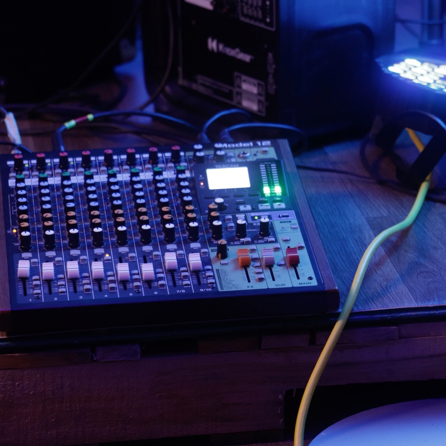 This song has been stuck in my head, so it gets a post. I've been trying to find a better video. #HotnBothered @the.arboretum.music.venue Clip by @serge.gregory