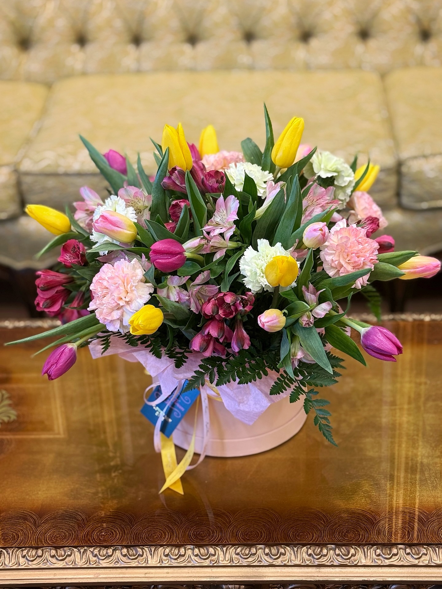 A box full of spring magic π·β¨
Fresh, vibrant, and made to impress.
#royalflowersnj #FlowerBox #SpringVibes #FreshBlooms