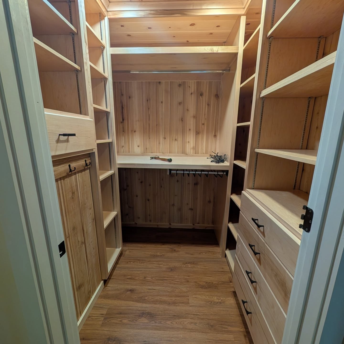 Finished up this custom closet today.
#custommillwork #customfurniture #customcloaets #titebond3 #fesstool