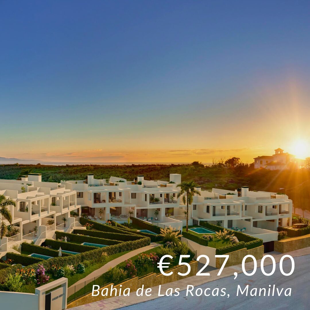 Construction almost completed: Q1 / 2025 🏗️
Newly built 16 luxury 3 bedroom / 3 bathroom townhouses with roof solarium & amazing views
€527,000 including all furniture!
The homes have use of swimming pool & padel tennis courts in phase 1 of the development
5 minute drive to the beach and to Sotogrande
Great rental return, very popular with international clients
#AlwaysMarbella #Manilva #NewTownhouses