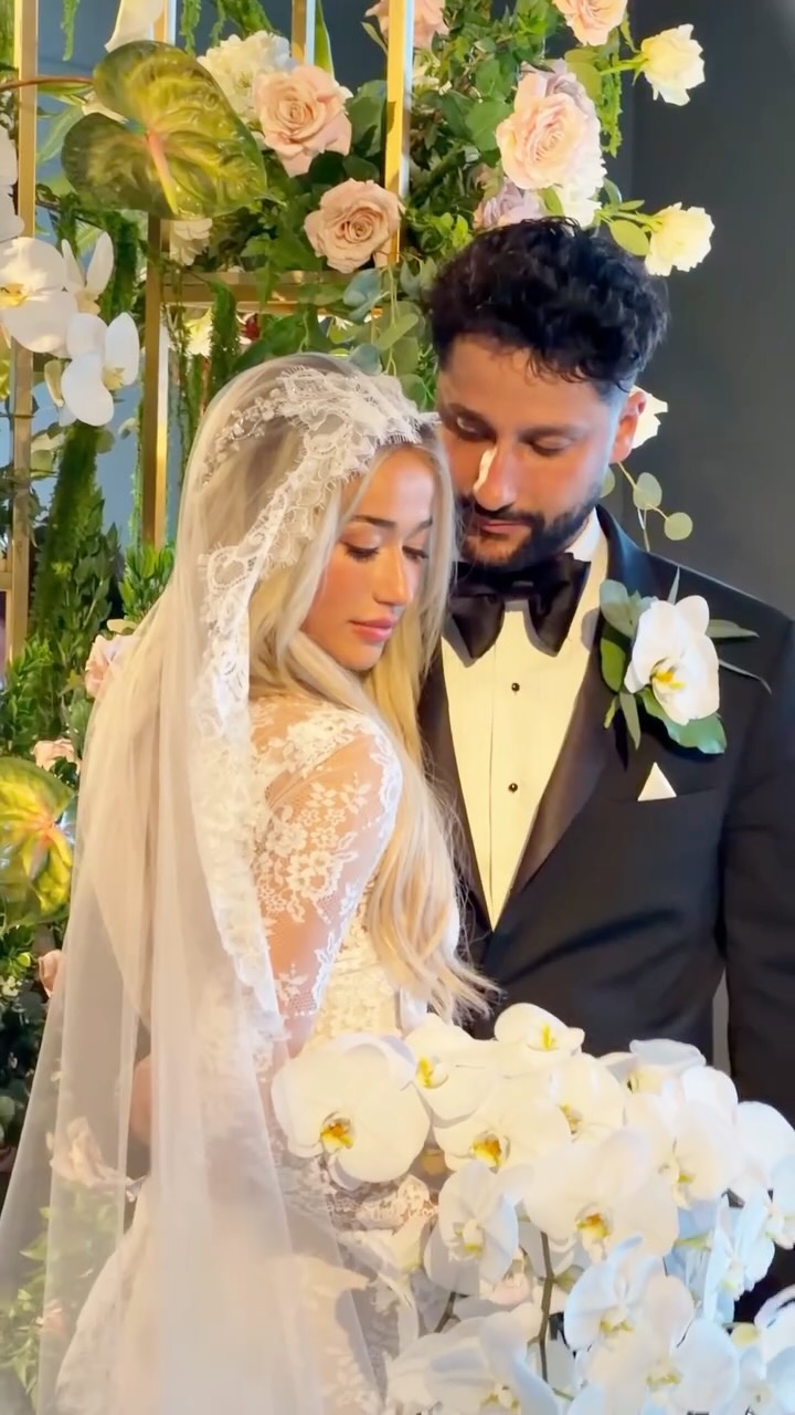 This past weekend was nothing short of amazing 🤍
Congratulations to Eleni & George!
We are so honored to have been part of bringing their special day to life. It was a truly beautiful celebration from start to finish 🌿🕯️
More to come 📸
Design & Florals: Joe Mineo Creative
Planning: @exhaleevents
Calligraphy: @elancreativedesign
Beauty: @iconstudiollc
Cake: @graybarnbaking
Entertainment: Averse Kretikos & @stevenvanceentertainment
Videography: @postscript_weddingfilms
Photography: @genevievenislyphoto
Dress: @inesdisanto
Linens: @partymosaic
Rentals: @tr_tents_events @classictentandpartyrentals @the1978collection
Dance Floor Wrap: @the1978collection
Lighting & AV: @fortytwoinc
Venue & Catering: @waypoint4180
#weddingday #escortdisplay #seatingchart #weddingdesigner #weddingflorals