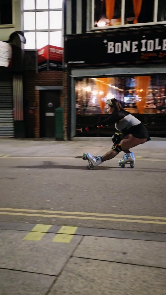 I know I shared photos on Monday…but I couldn’t not post the video 👀
This pretty much sums up our Monday nights right now since the weather's got (slightly) warmer & drier!
A mix of pure chaos and genuinely sick skating - from
spins & flow one minute to people chasing each other the next 🛼
✨ Skateboard go cart races
✨ Insanely impressive jumps over sacked boards (@skaateboredom & Co were 🔥 🔥 )
✨ First times nailing tricks (yes that shoot the duck Toni! 👏)
✨ ... & it's not a Monday if I don't fall doing the most basic thing 😅
It’s not serious. It’s just a bunch of people having fun and letting go!
Drinks flowing alongside it all - iced watermelon matcha, Inches cider, Desperados to name a few of people's faves 🍉🍻 (those refresher breaks are needed!)
We go again tomorrow!
⚠️ Weather check at 4:30pm:
🌧️ heavy rain = no skate🚫
Are you a skater or just getting started? Come down and get involved 😊
#skatedoncaster #skateboarding #inlineskating #rollerskating #skatetricks