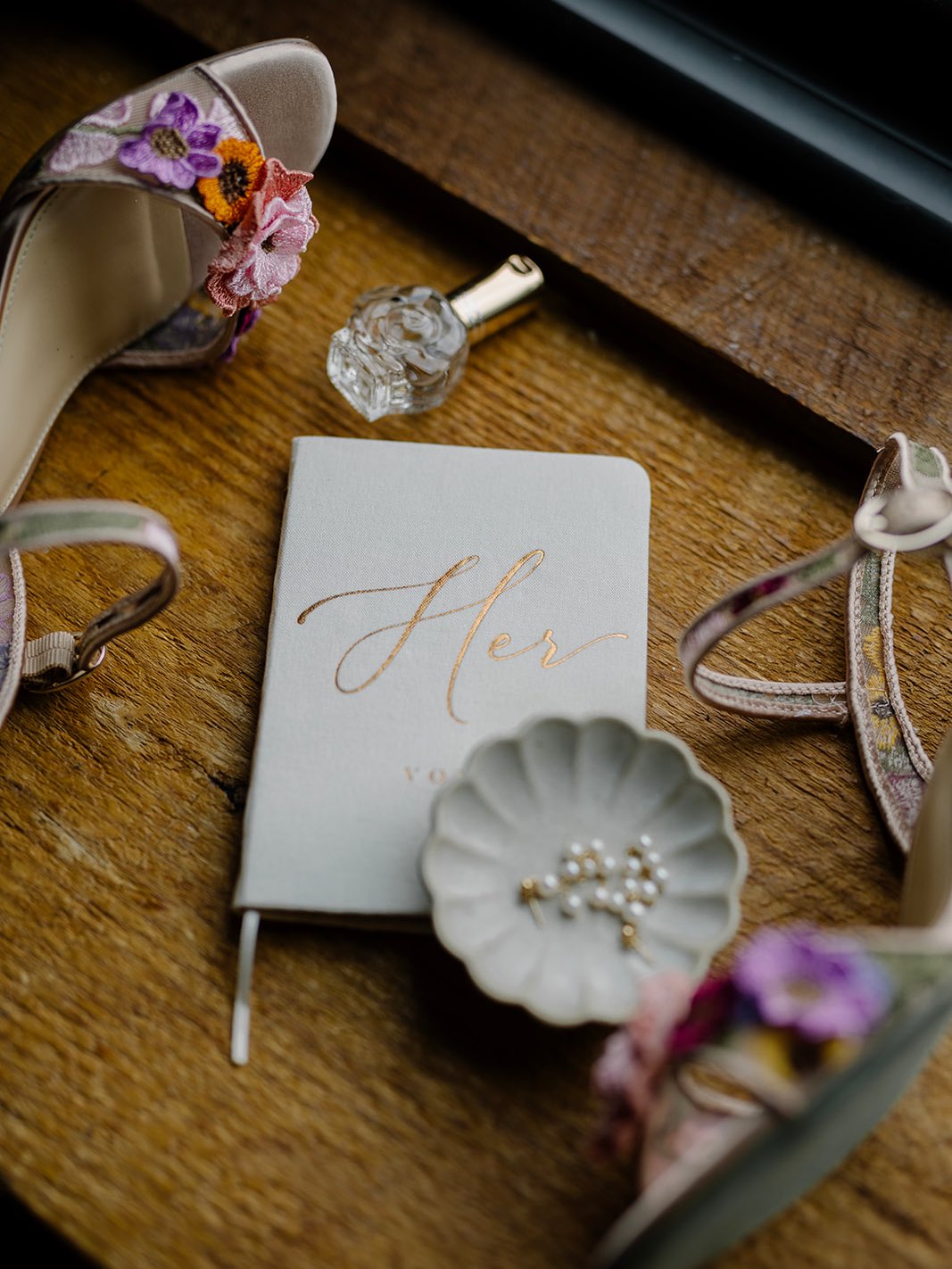 Pretty little details for your Sunday afternoon enjoyment 🌸from Ellie & Emerson’s beautiful intimate brunch celebration 🩷🤍
E&E’s Wedding Details:
Photographer: @mattkarkphotography
Coordinator: @aalearayy with @thebookinghouse
Caterer: @rettewscatering
Florist: @spring_valley_farm_pa
Venue & Bartending: @thebookinghouse
Couple: @ellie.spahr & @emerson_spahr
